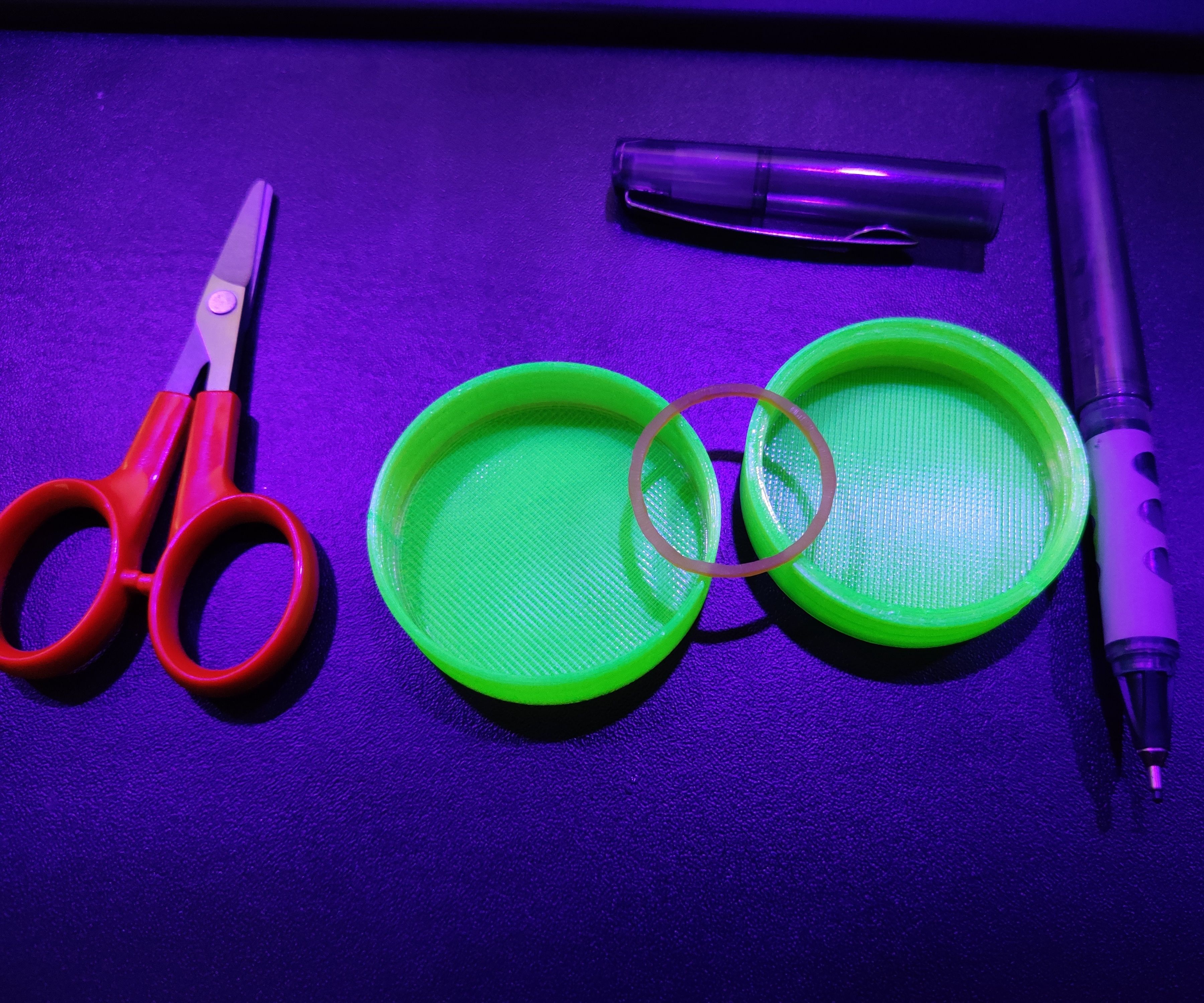 Rubberband Roller Toy