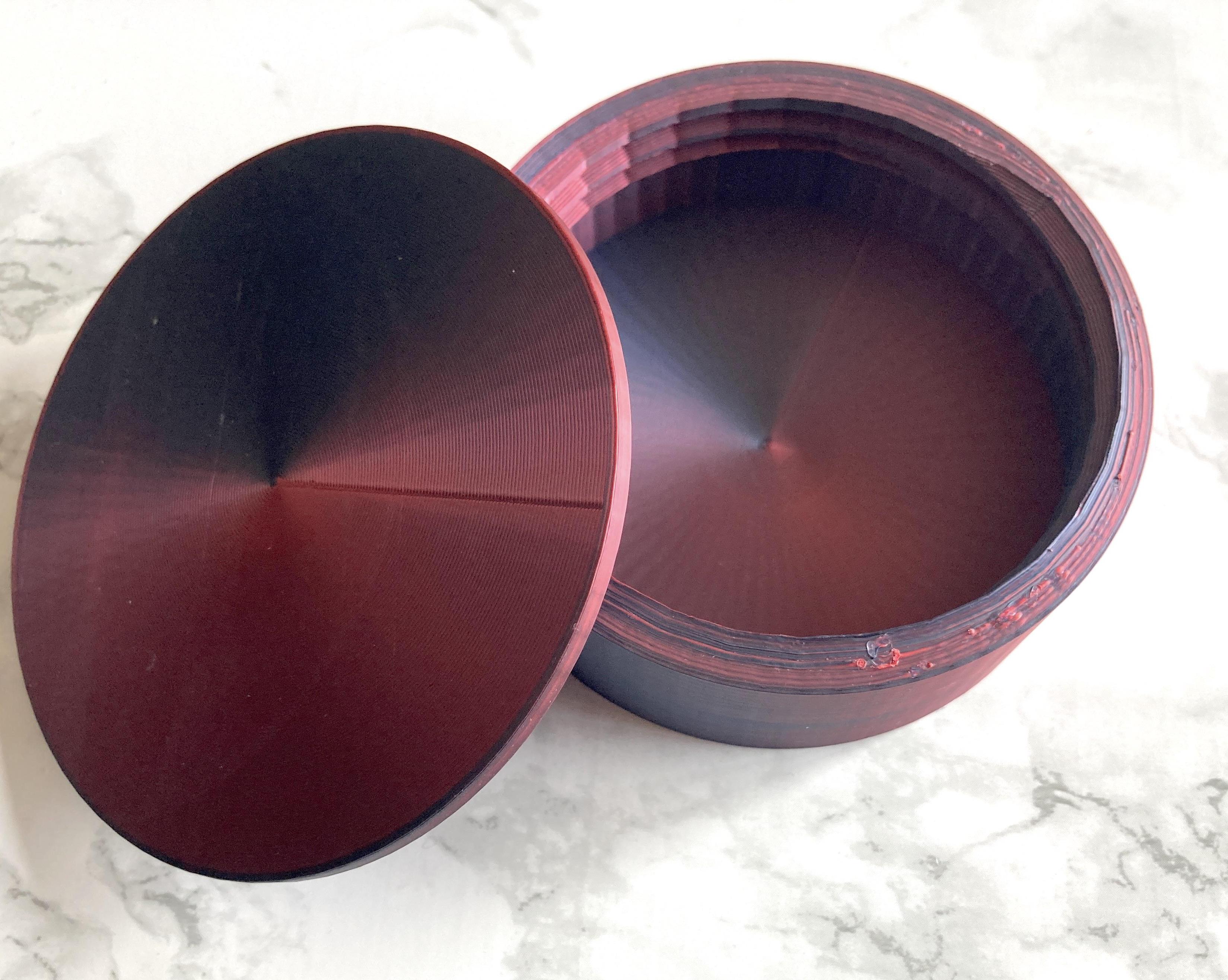 Threaded Box With Lid