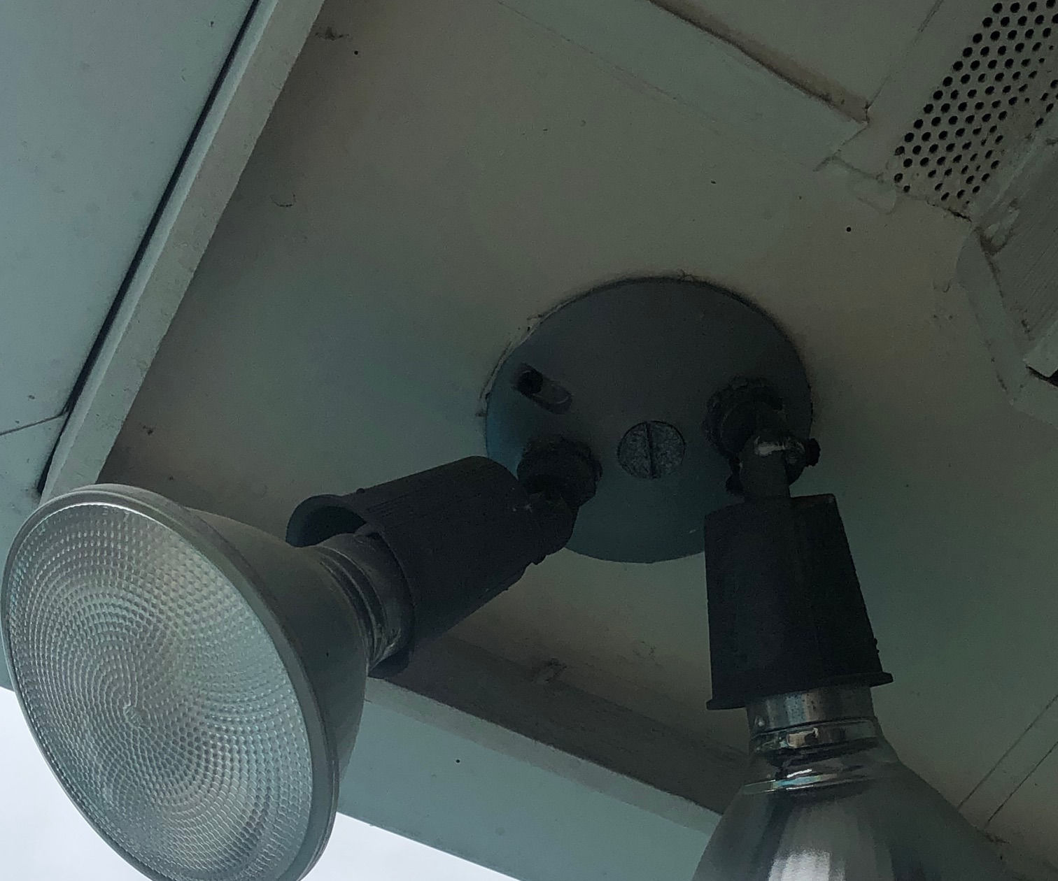 Cool Industrial Light Fixture Made From Old Floodlight in Less Than an Hour