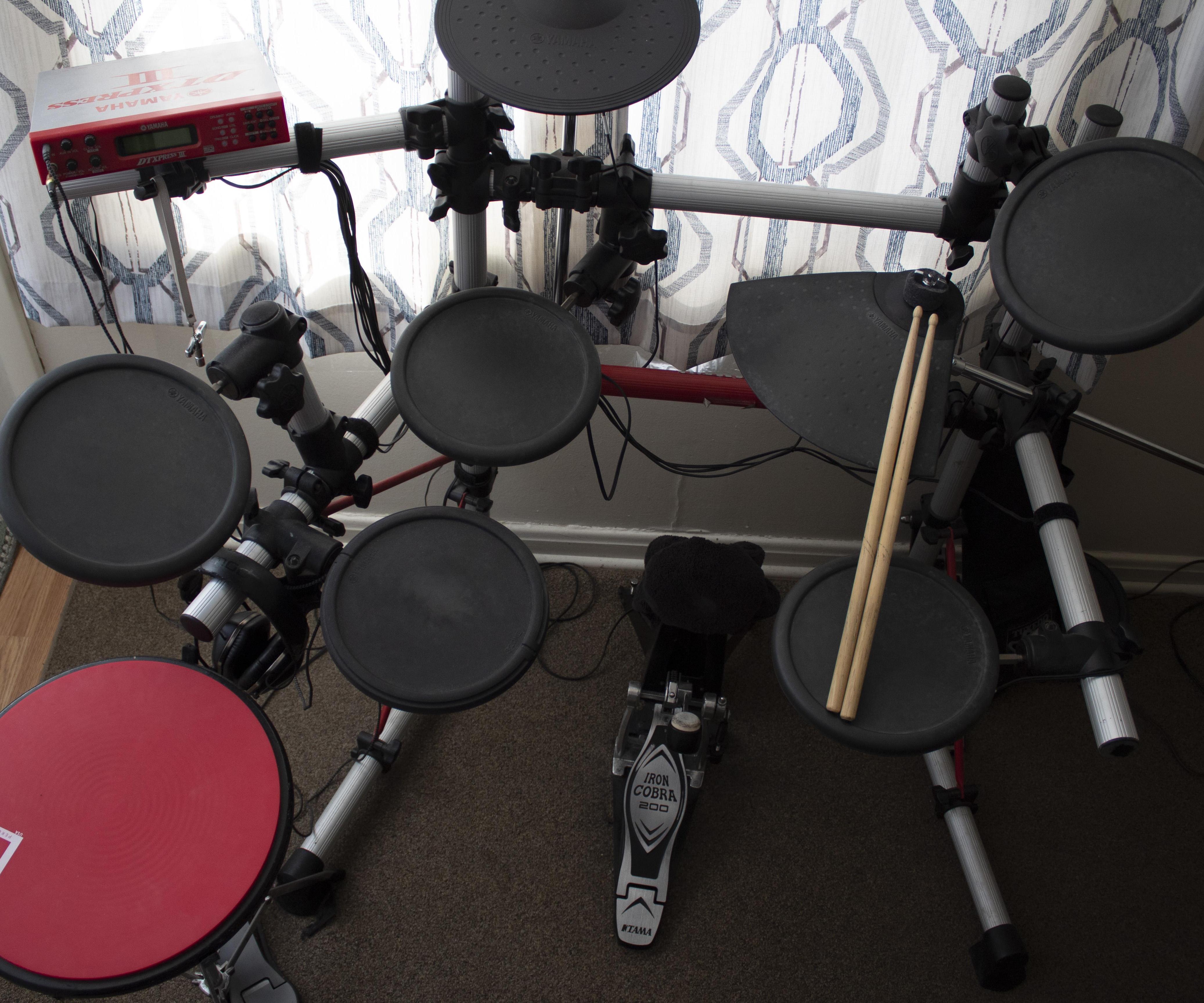 How to Play a 4/4 Drum Beat