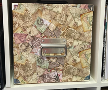 Portable Storage Unit for Nail Varnishes or Paint