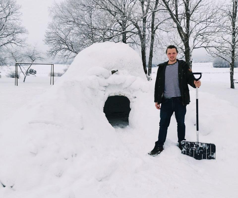 How to Build a Snow Quinzhee