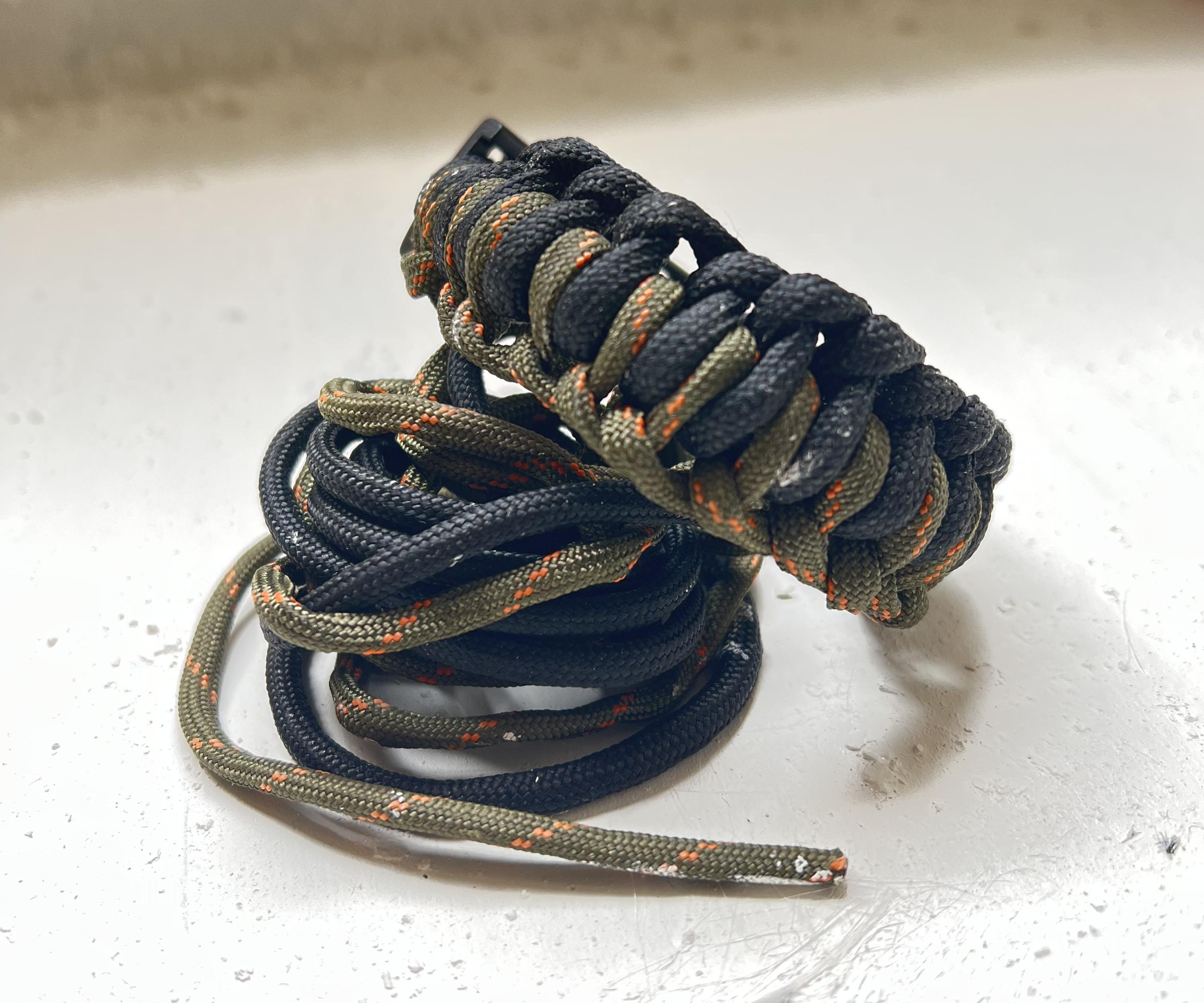 How to Make a Paracord Bracelet  