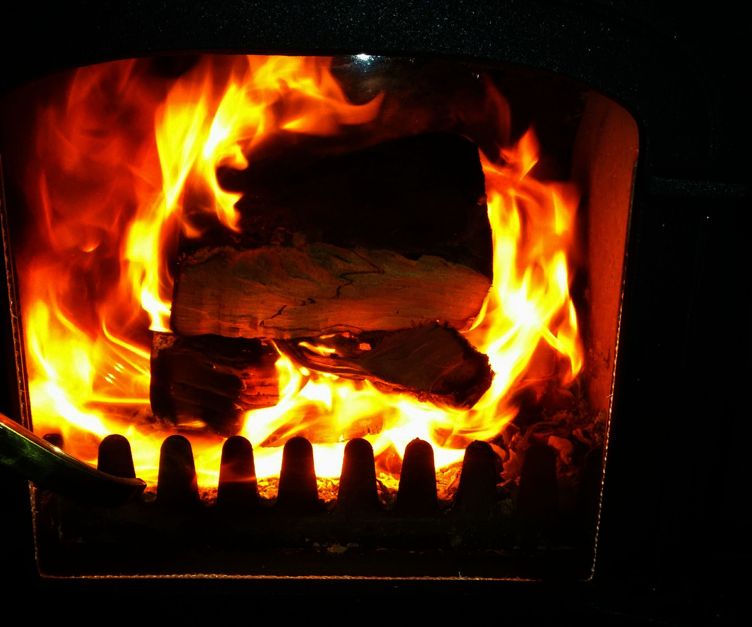 Easy Woodburner Lighting Technique. No Kindling, No Firelighters.