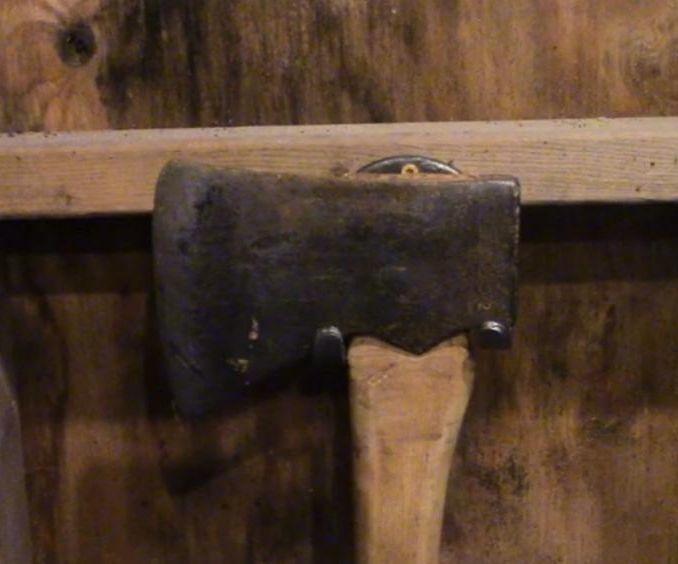 Horse Shoe Axe Hanger 
