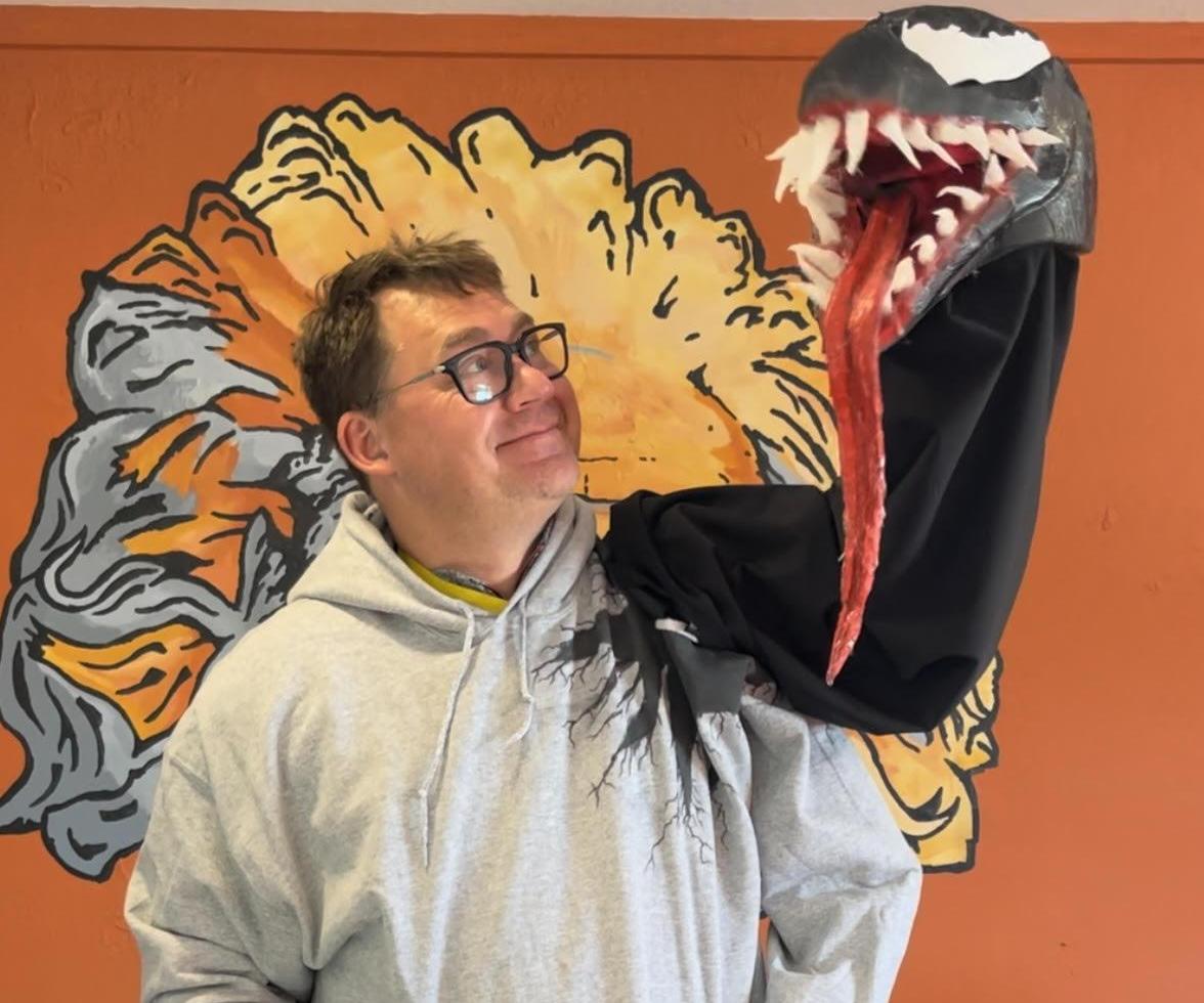 Venom Costume - Eddie Brock With a Symbiote - Puppet and an Extra Arm.