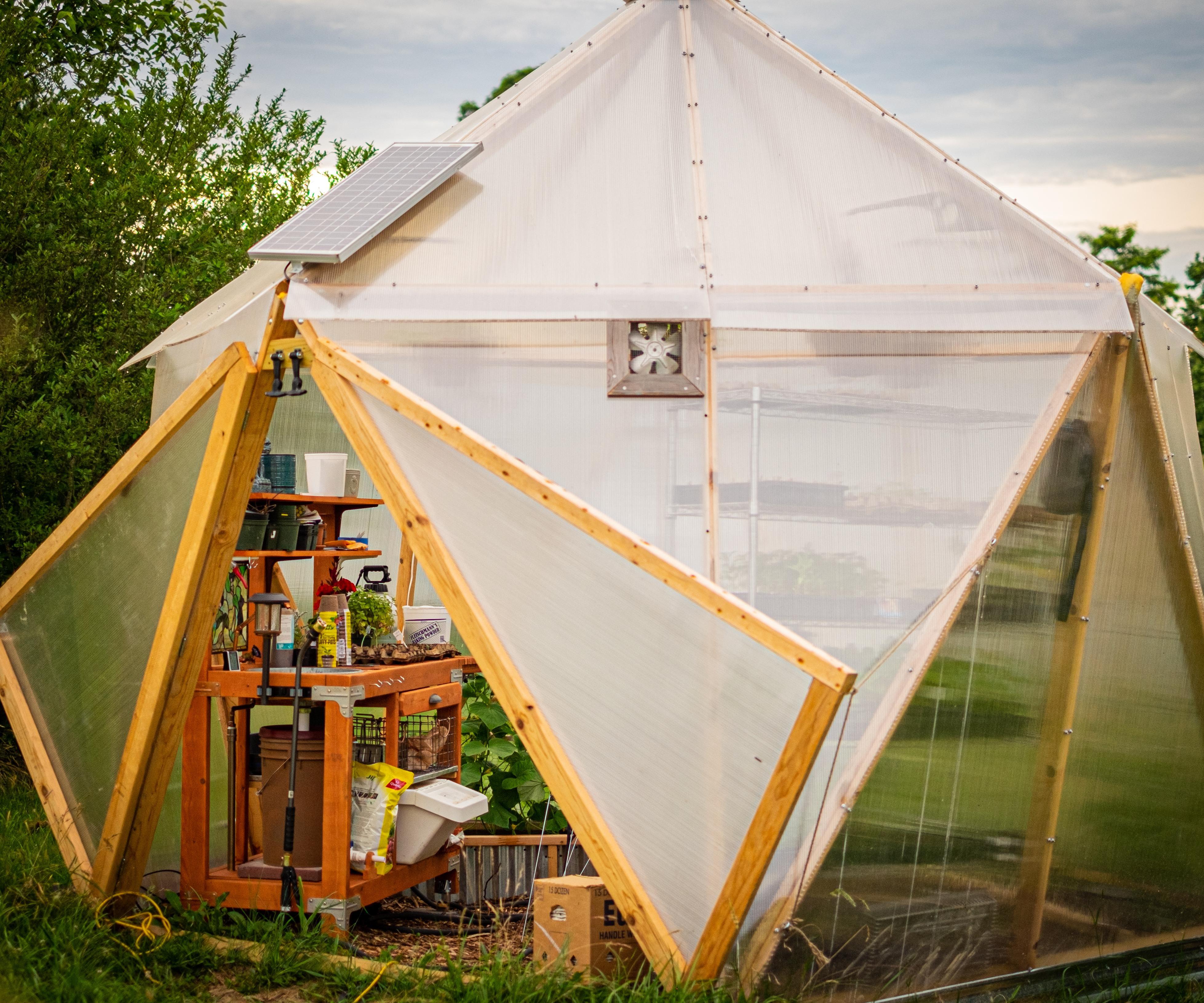 HIVE.1 an Experimental Low-cost High-efficiency Greenhouse