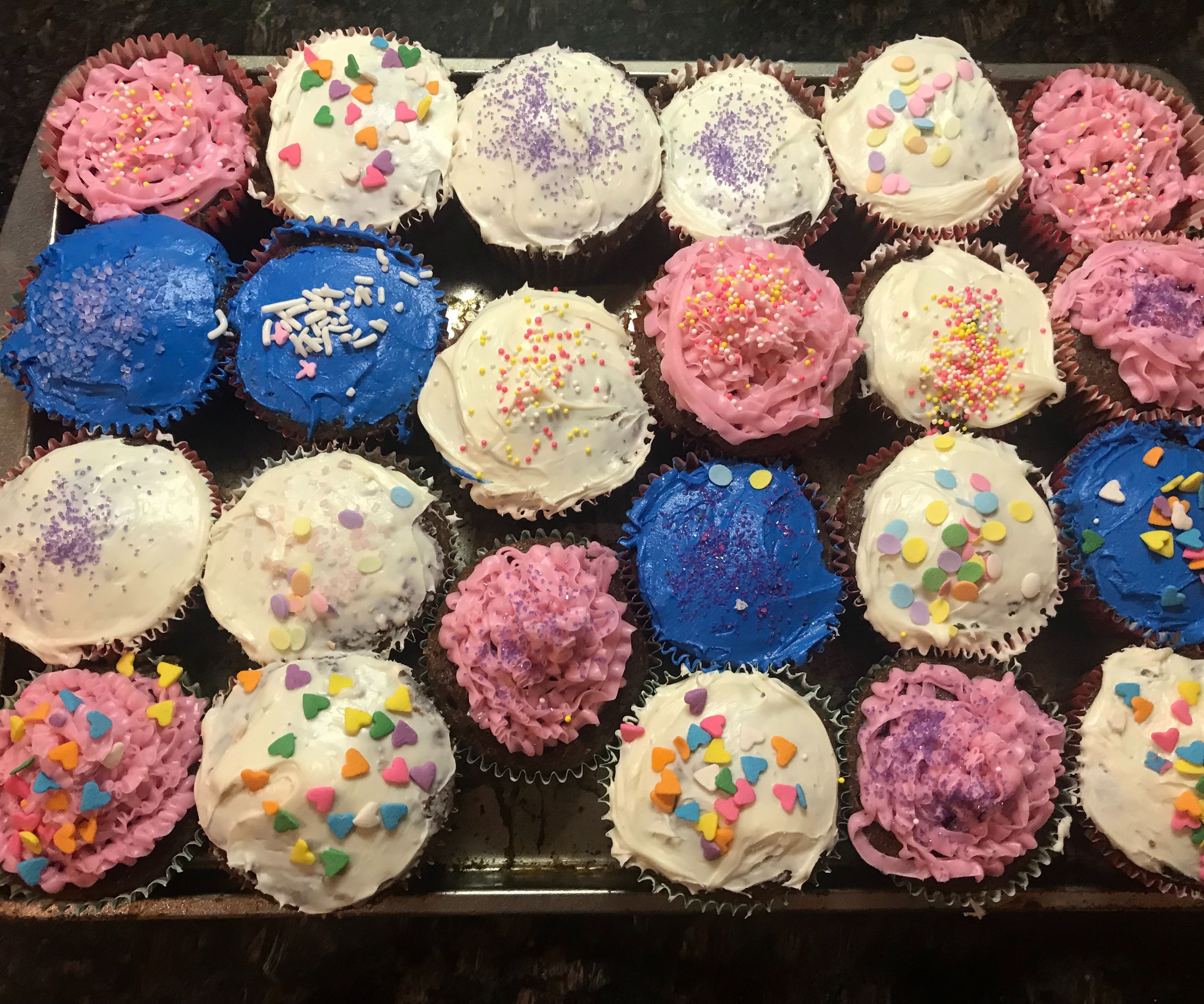 Making Betty Crocker Milk Chocolate Cupcakes 