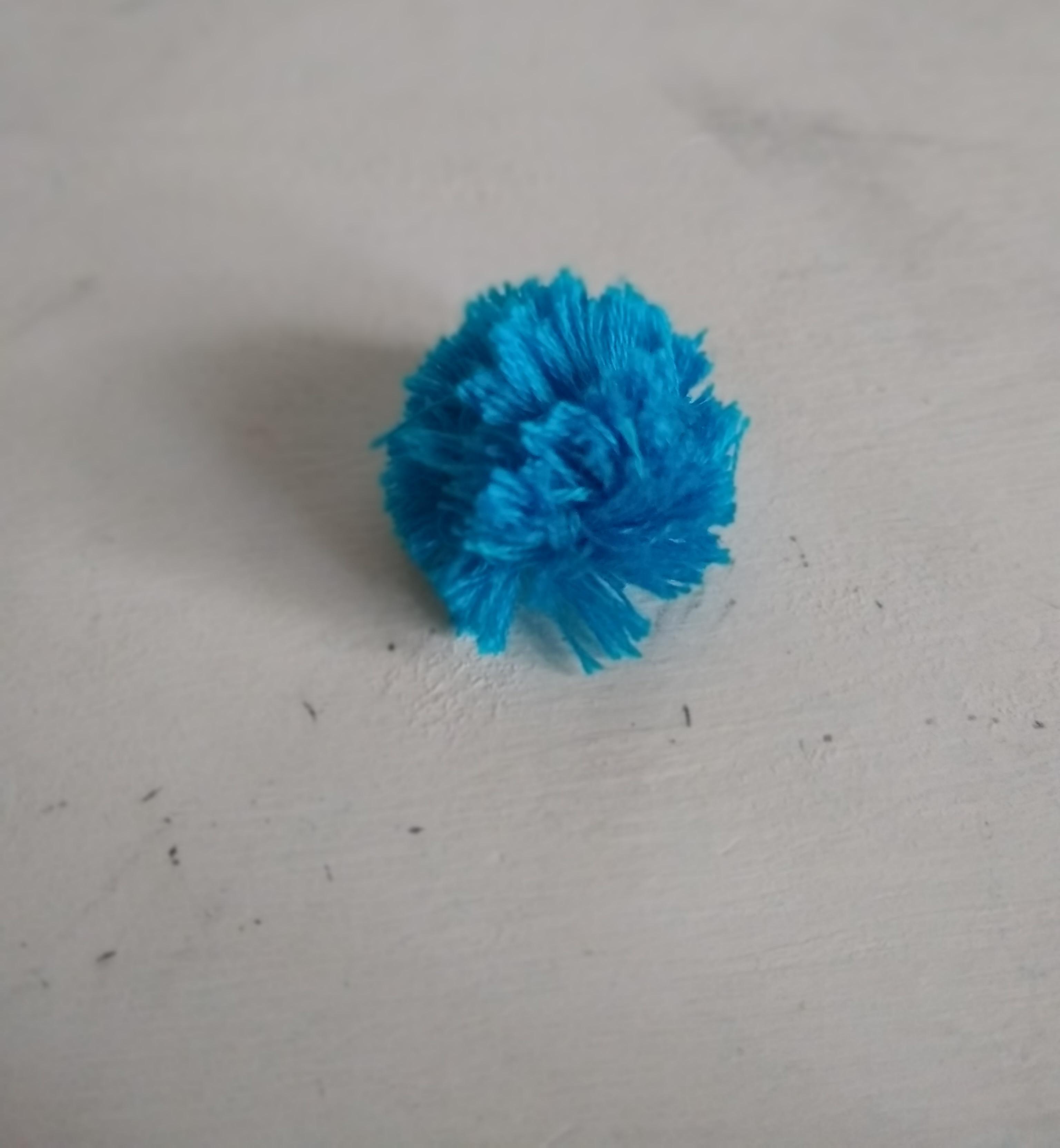 1 Item Needed! DIY Pom Pom Tutorial