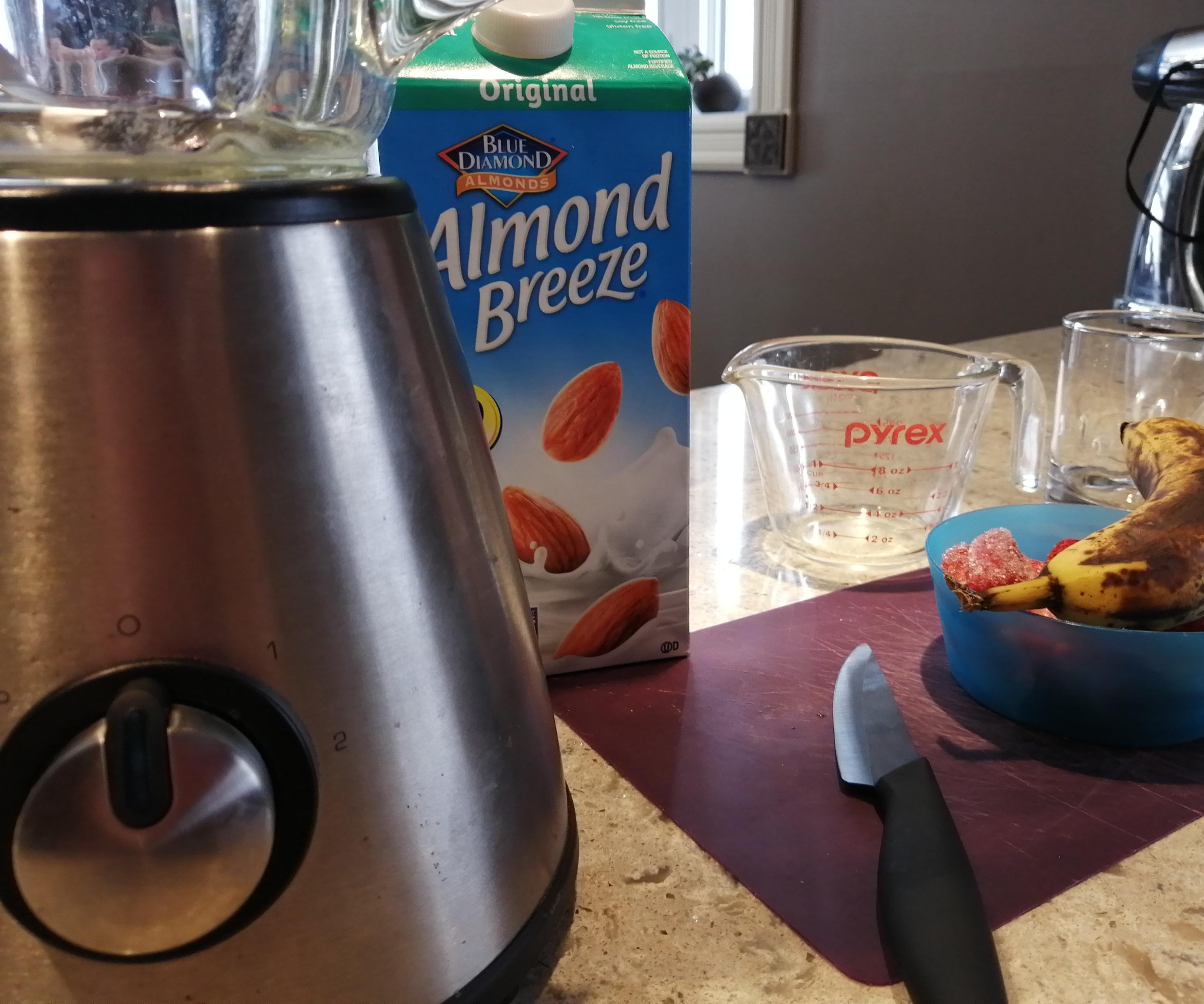 How to Make a Strawberry and Banana Smoothie for 2