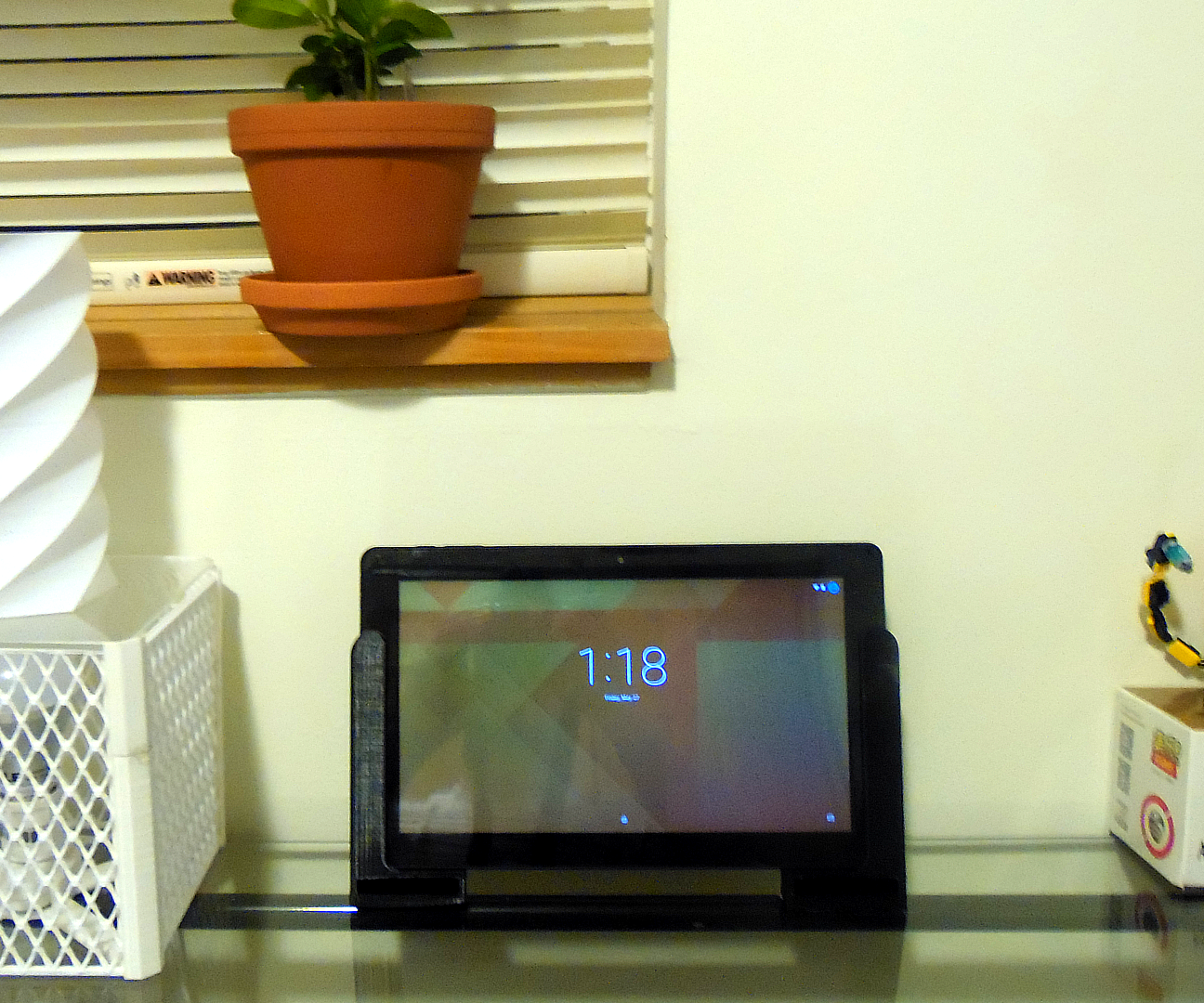 3D Printed Tablet Speaker Amplifying Stand Handles