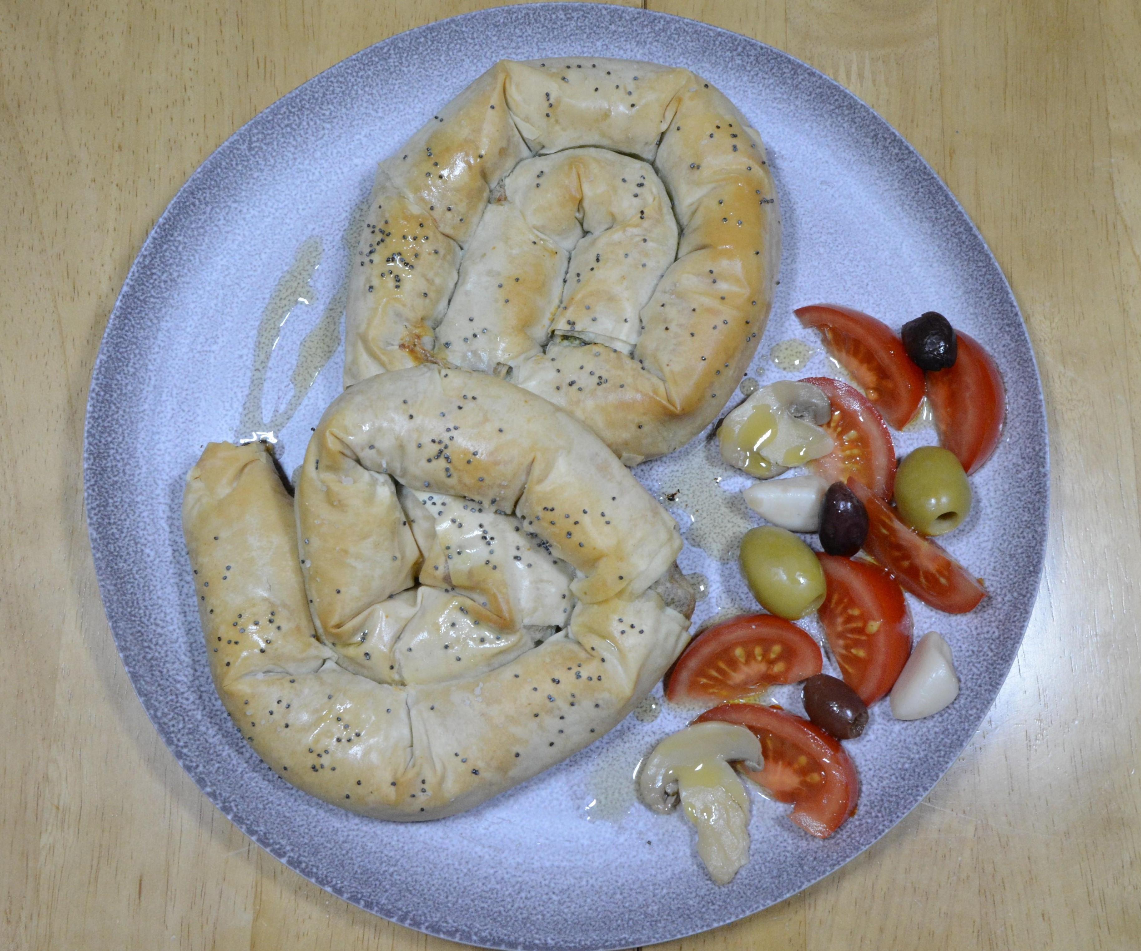 Spanakopita Spirals With Spinach and Cheese