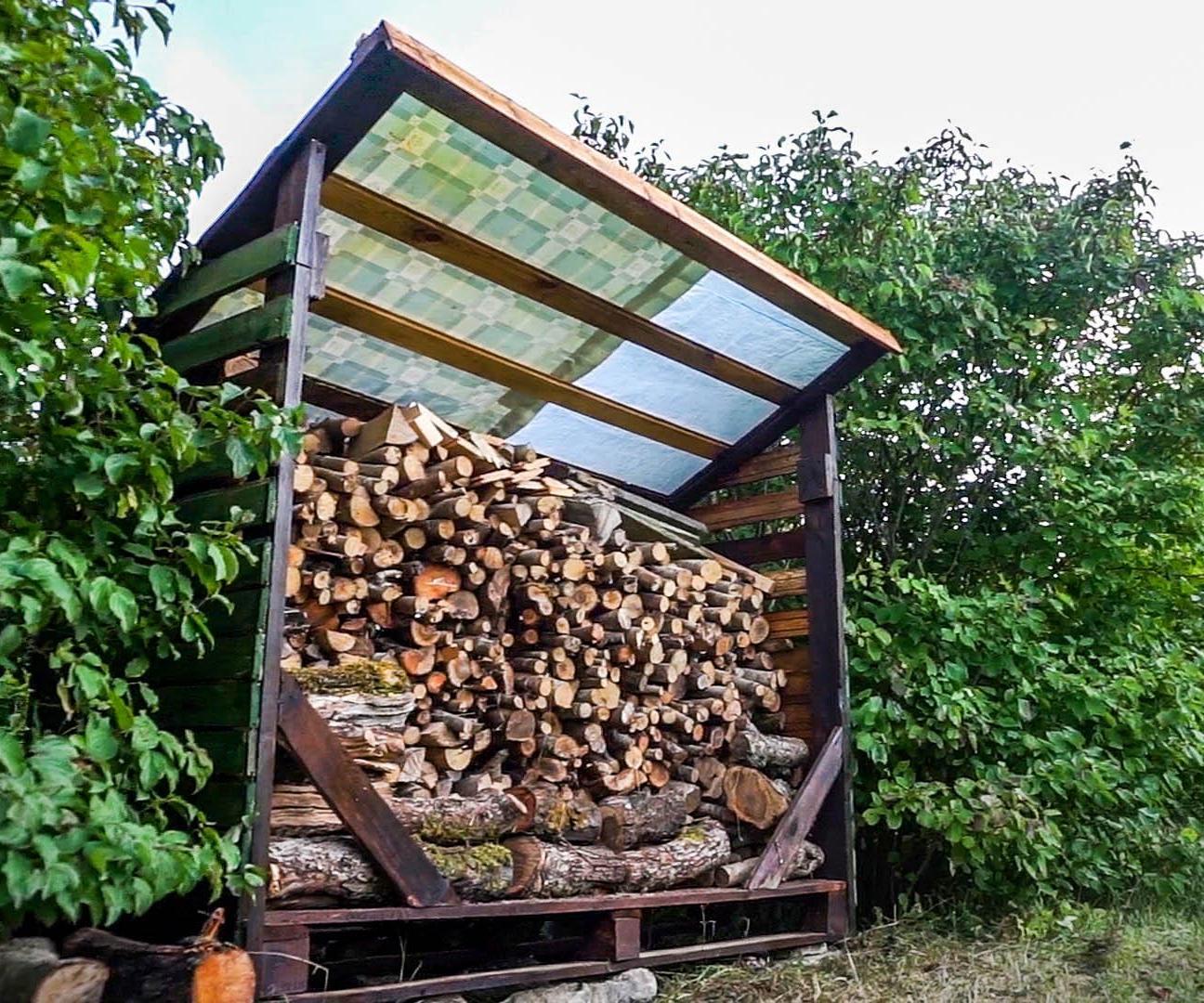 Simple Pallet Firewood Shed Built with Reclaimed Materials