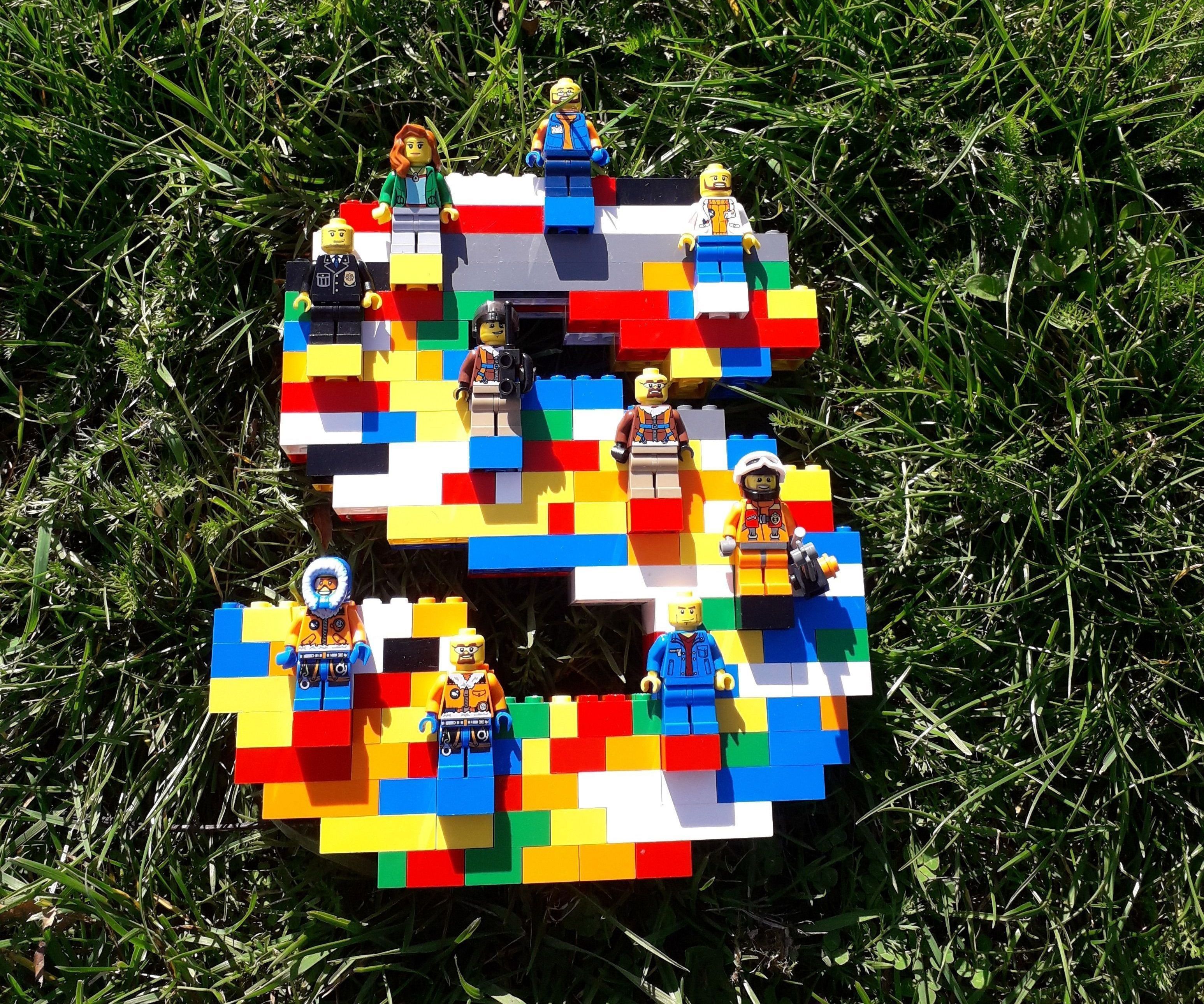 LEGO Minifigure Display Using Tinker Cad and Contest Entry