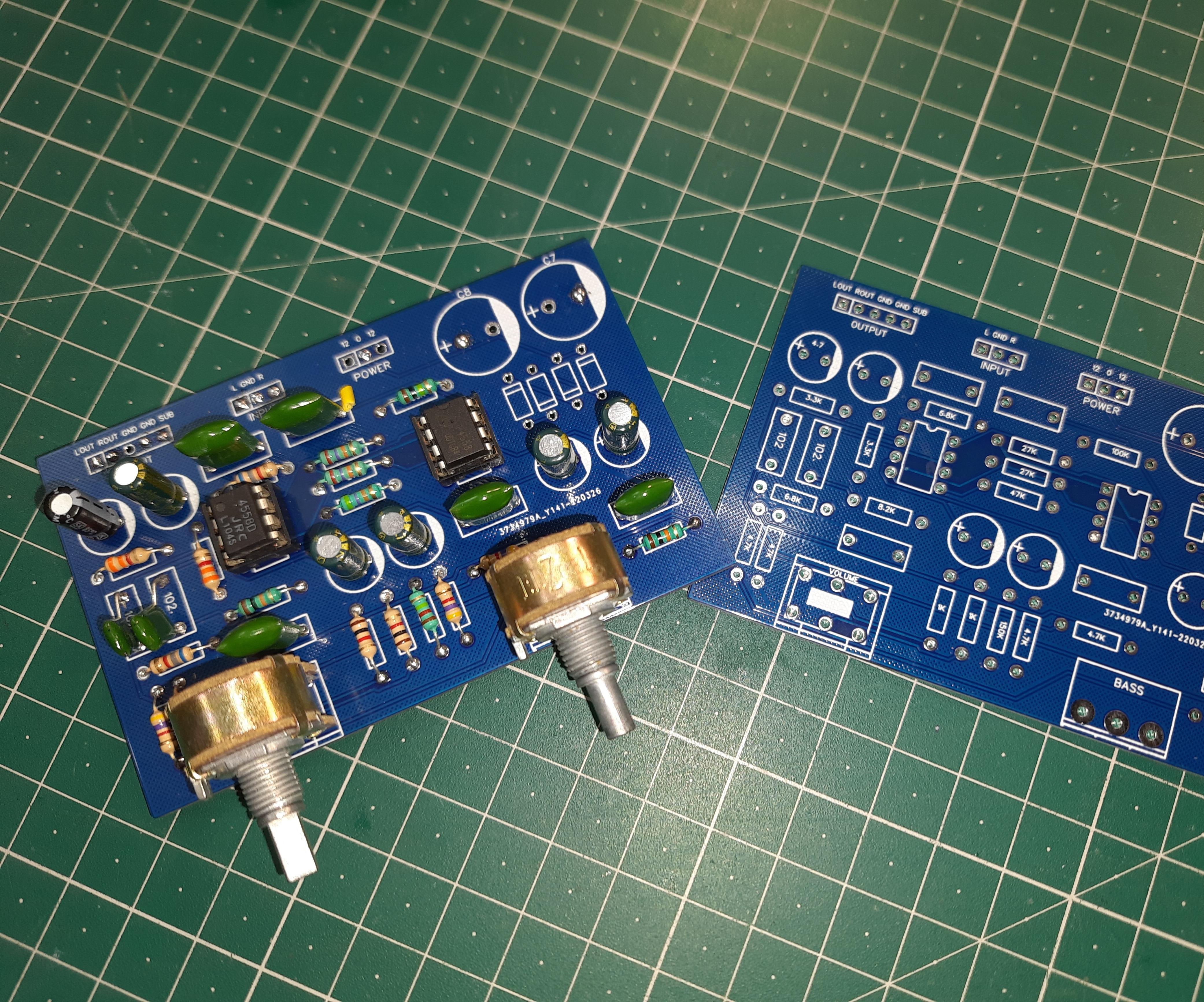 Pre-amplifier Circuit for Bass Treble and Volume