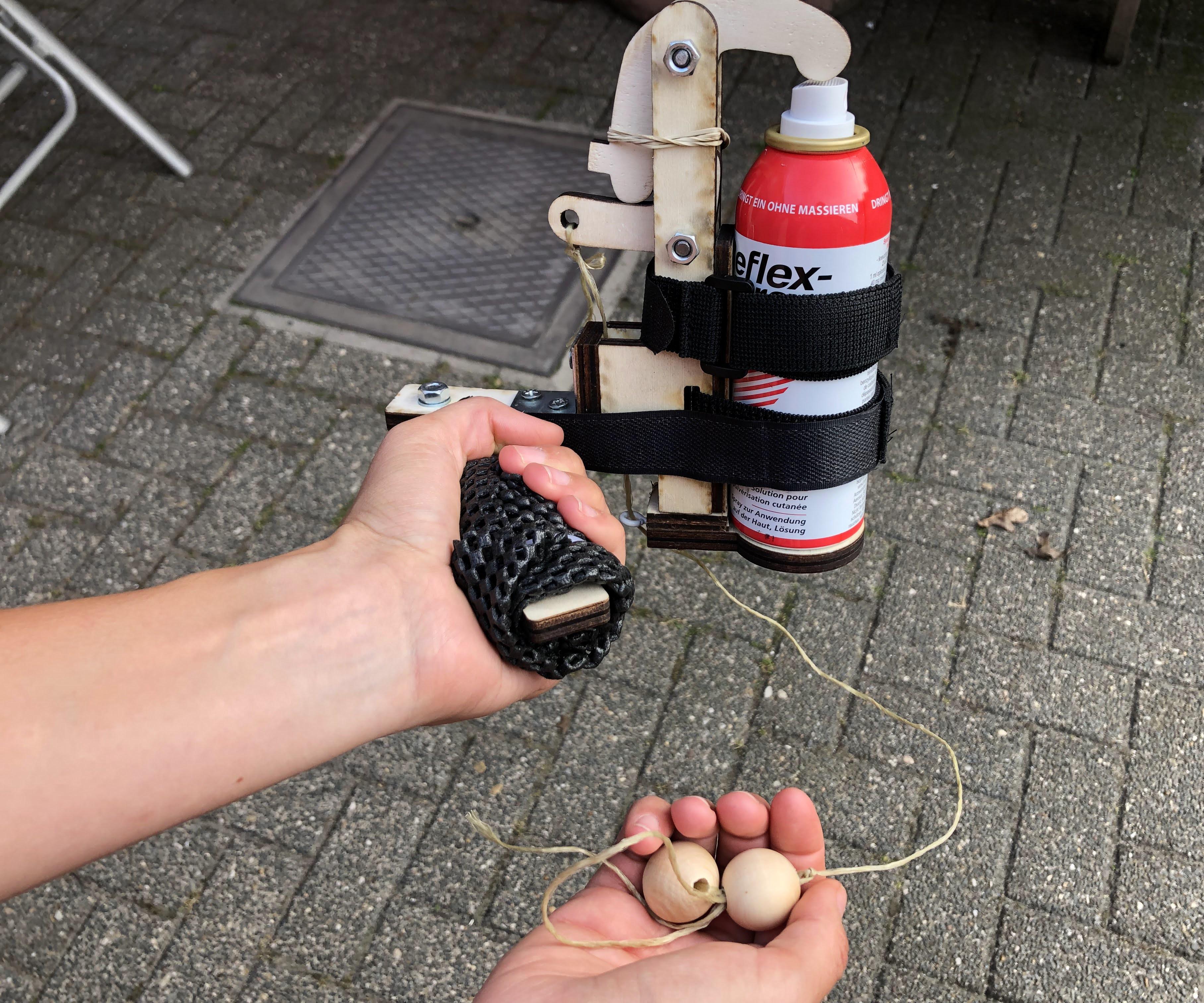 D4E1 - Spray Can Handle