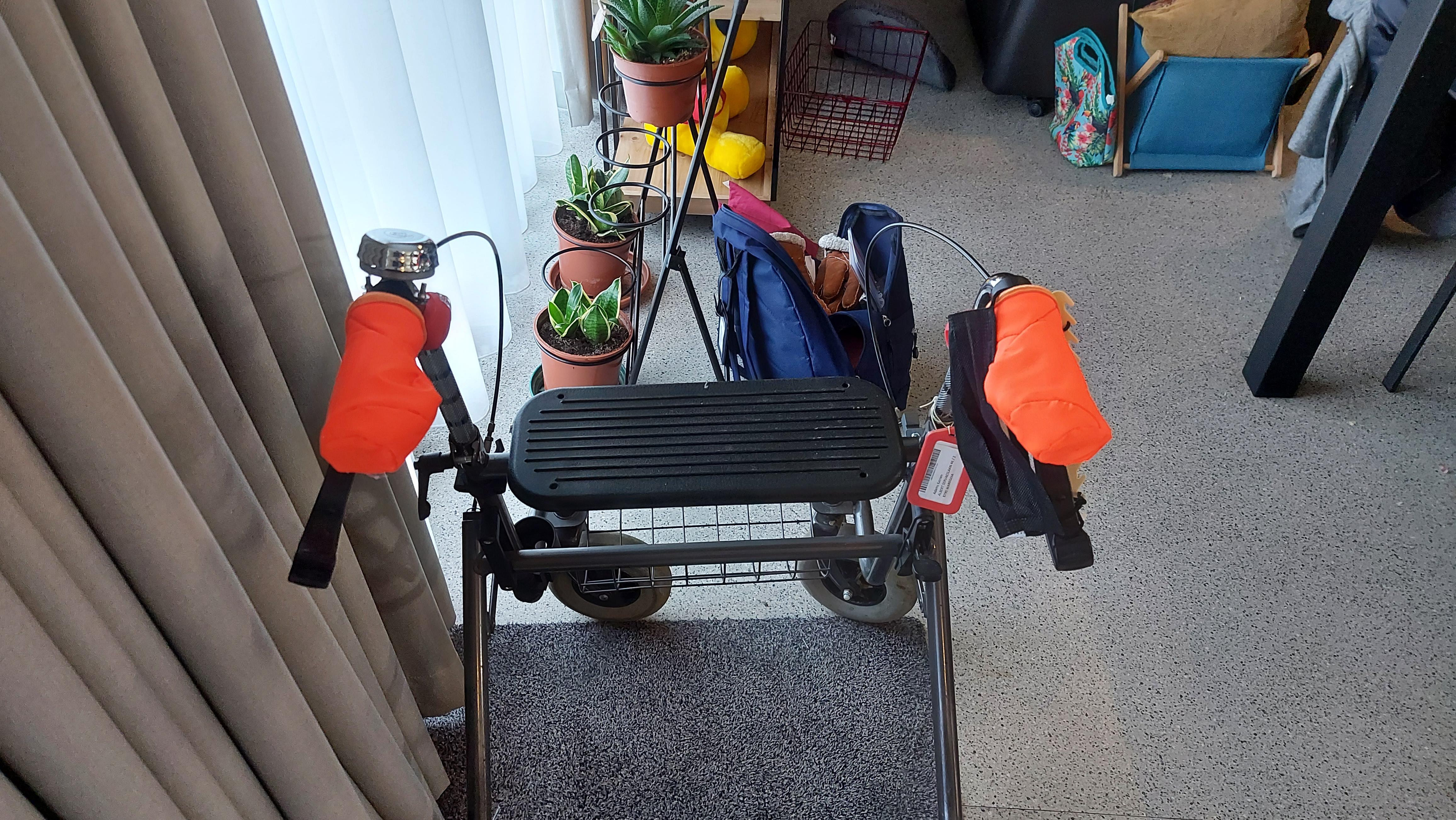 D4E1 - Custom Walker Handle Sleeves