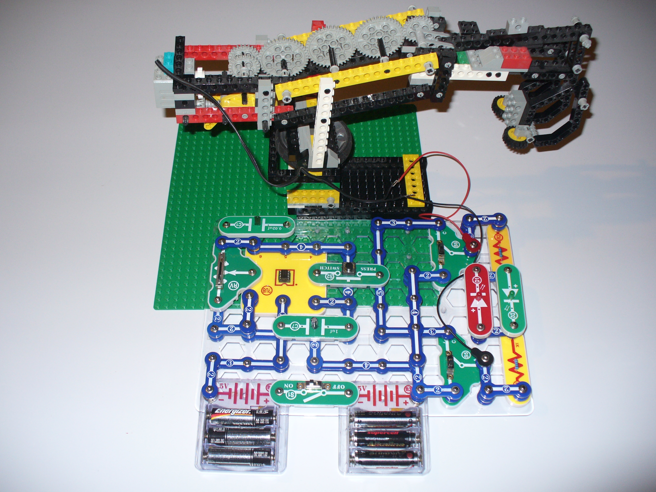 555 Timer Hacks: Cable Testers, Magnetic Stirrers, and Lego Grabbers Oh My!