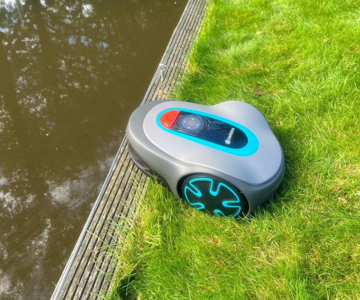 A Wire Rope Line to Protect Robot Mower From Falling in the Water