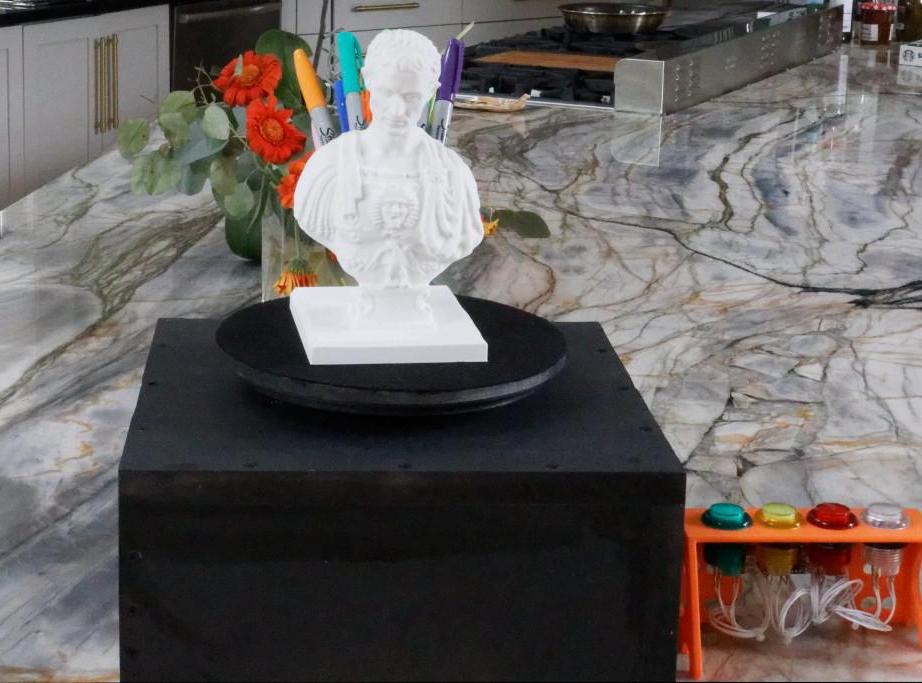 A Simple Rotating Stage for Photography or Display