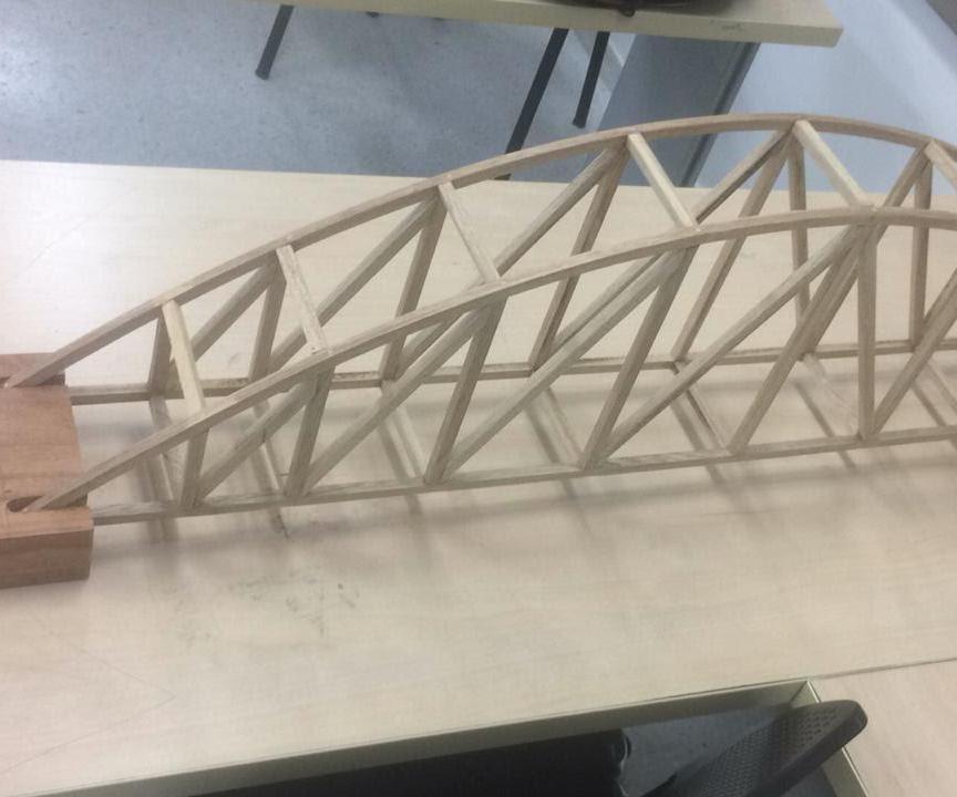 Puente De Madera a Escala Tipo Bowstring Truss (Bowstring Truss Bridge Scale Model)