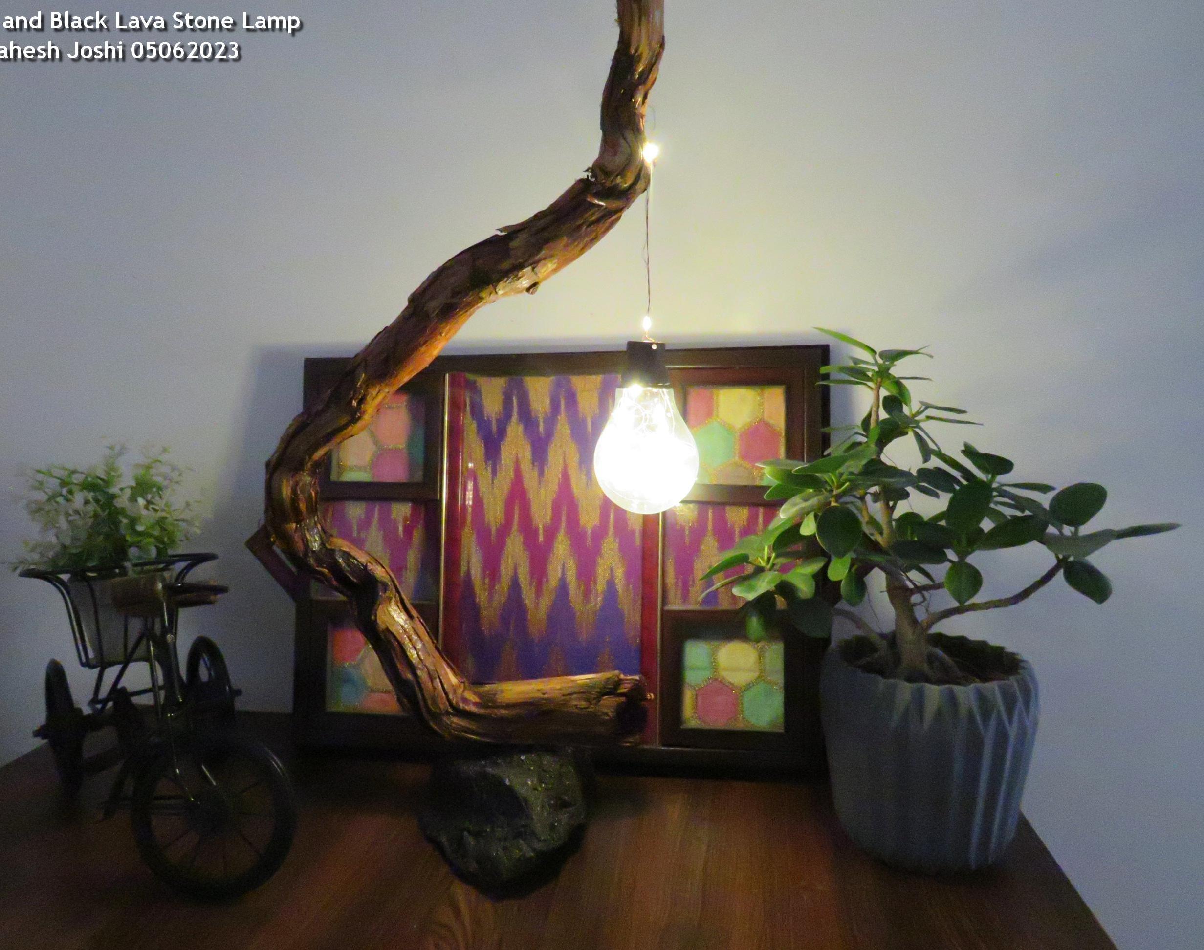 Minimalist Root and Black Lava Stone Table Lamp पेड़ की जड़ और लावा पत्‍थर से लैंप