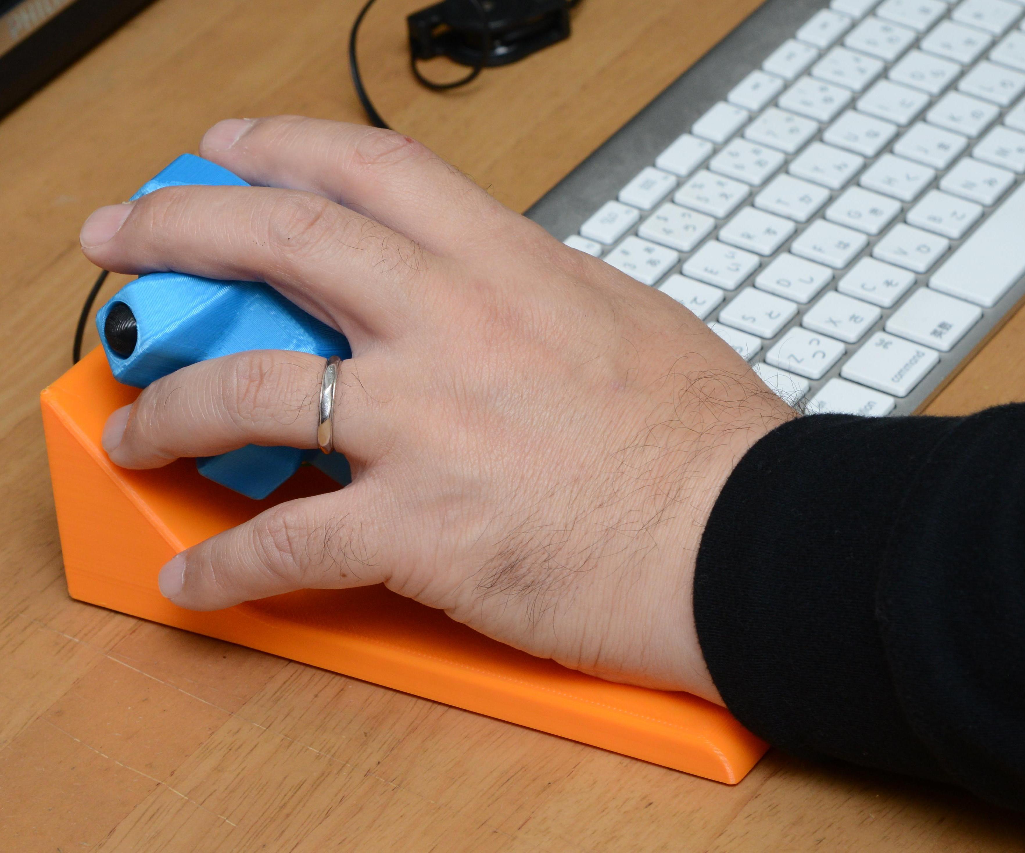 "Space Mushroom" : Full 6 DOFs Controller for CAD Applications