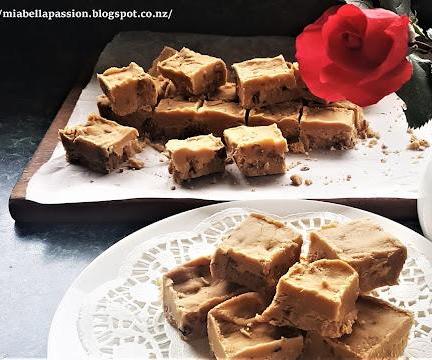 Microwave Russian Pecan Fudge ❥
