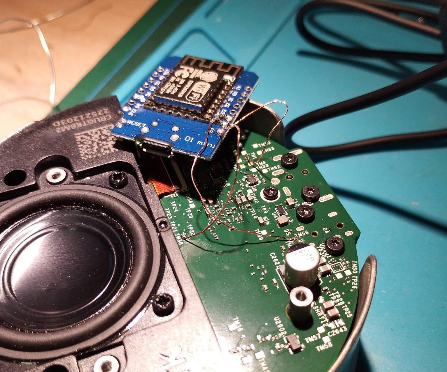 Hacking Alexa (Echo Dot Gen. 3) a Little Bit to Make it able to switch between Internal and External Speaker