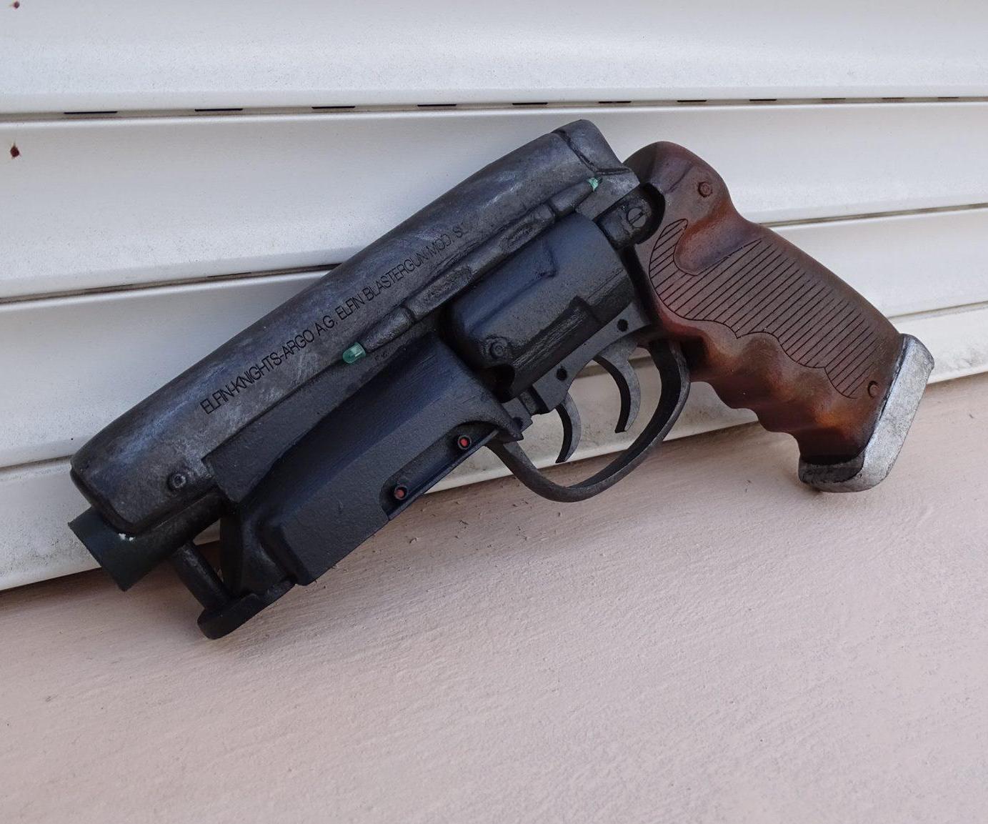 Wooden Blade Runner Gun / Blaster / Lifesize