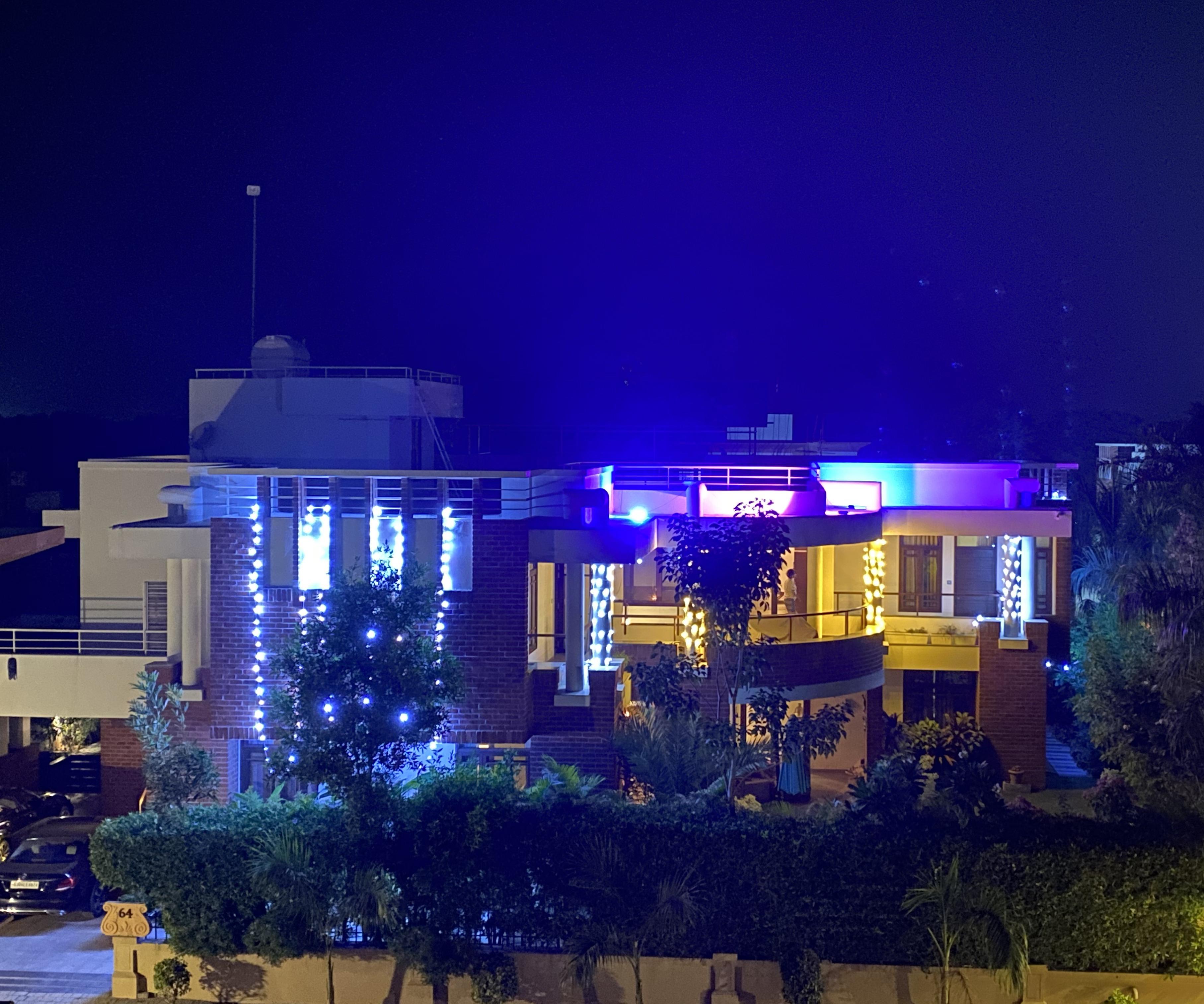 Fancy Eye-Catching Holiday Lighting