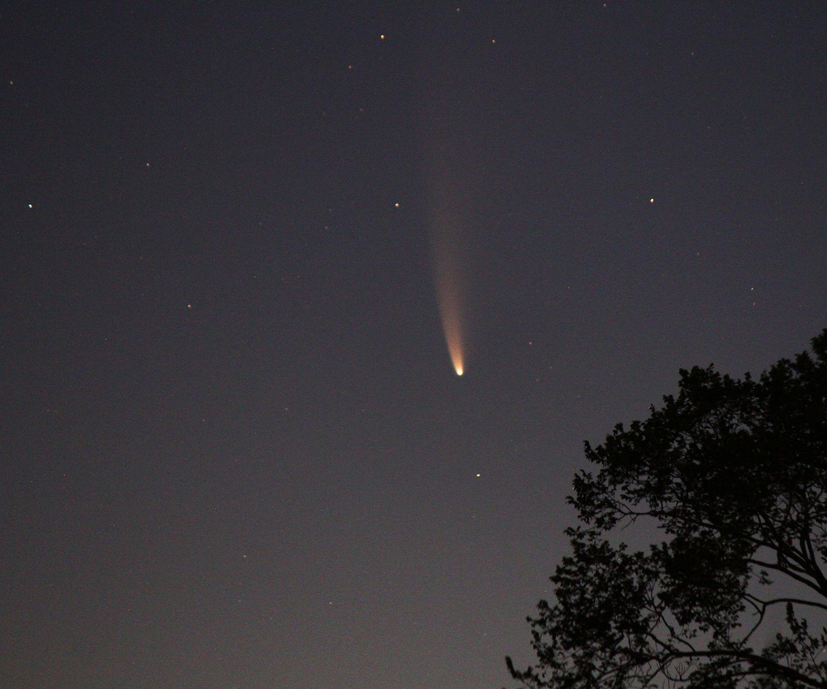 Photographing Comets From Your Backyard
