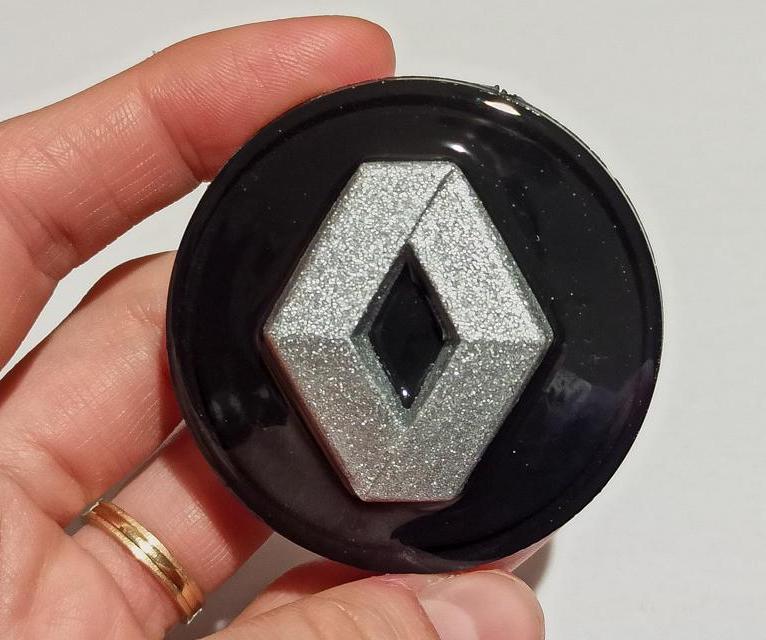 3D Renault Wheel Center Caps From Epoxy Resin