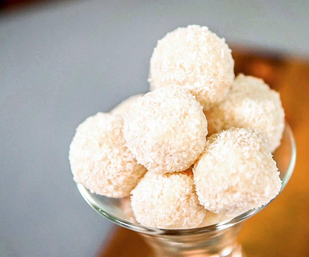  Homemade Raffaello Coconut and Almond Balls