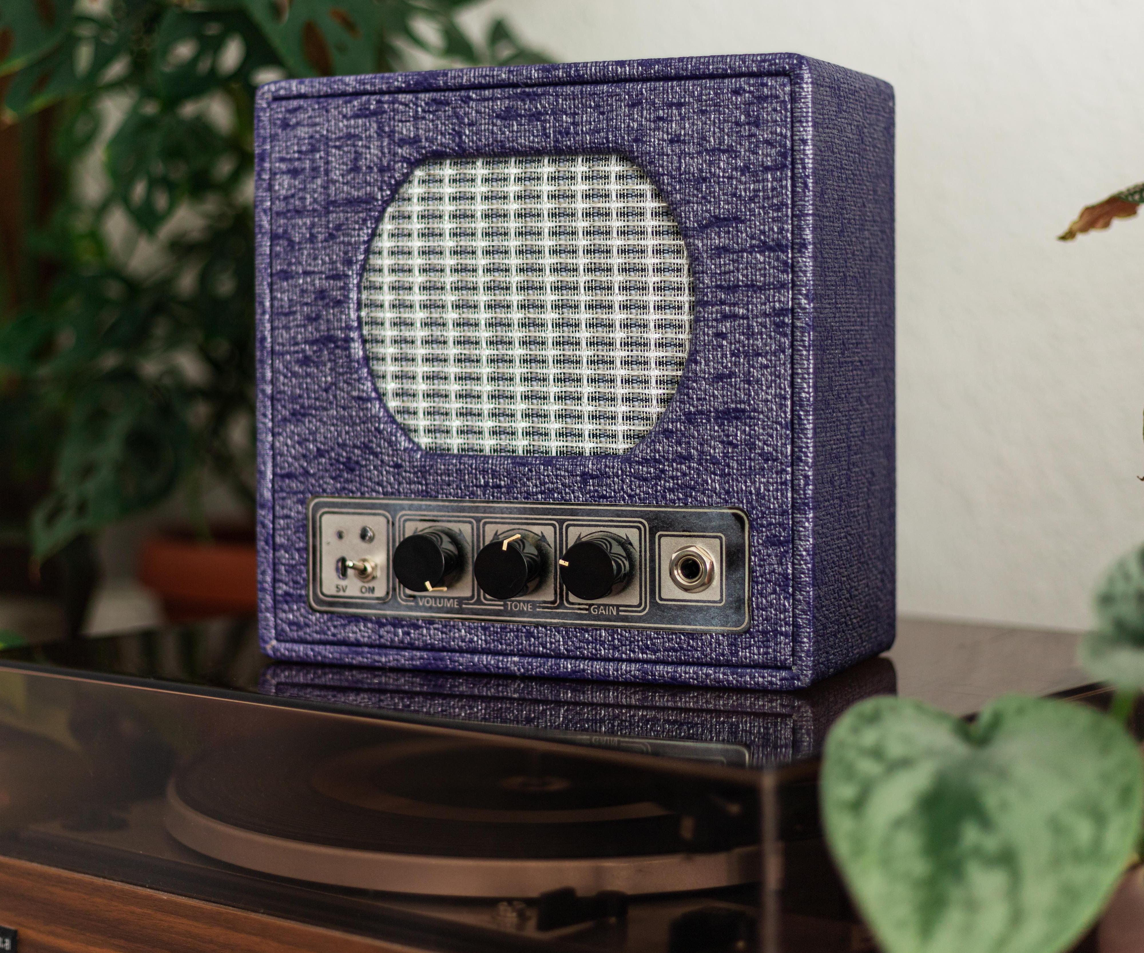 Push-pull Tube Amplifier Using Subminiature Tubes for Guitar