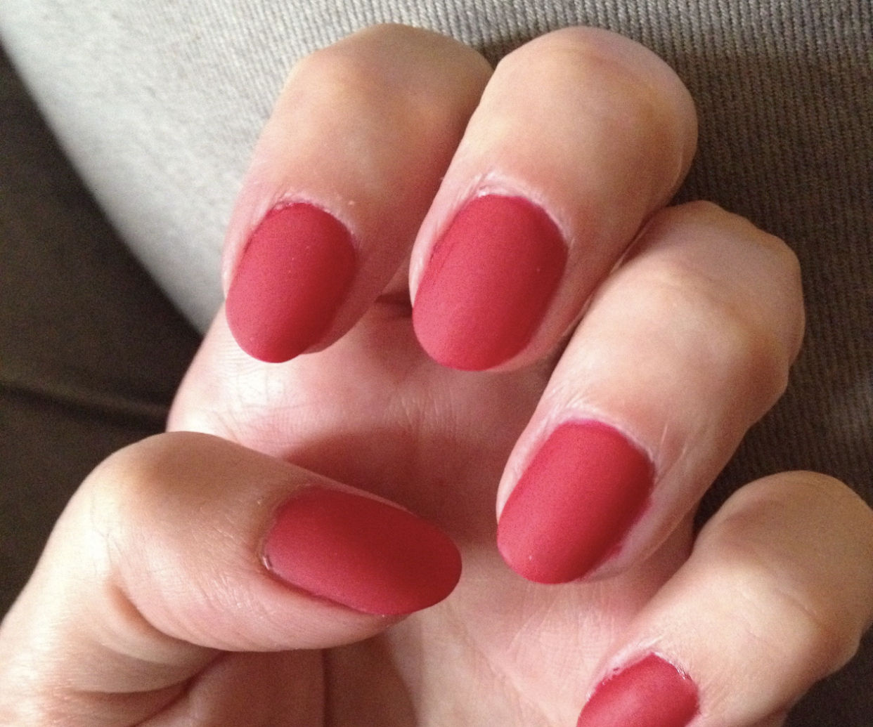 PEEL-OFF NAIL POLISH