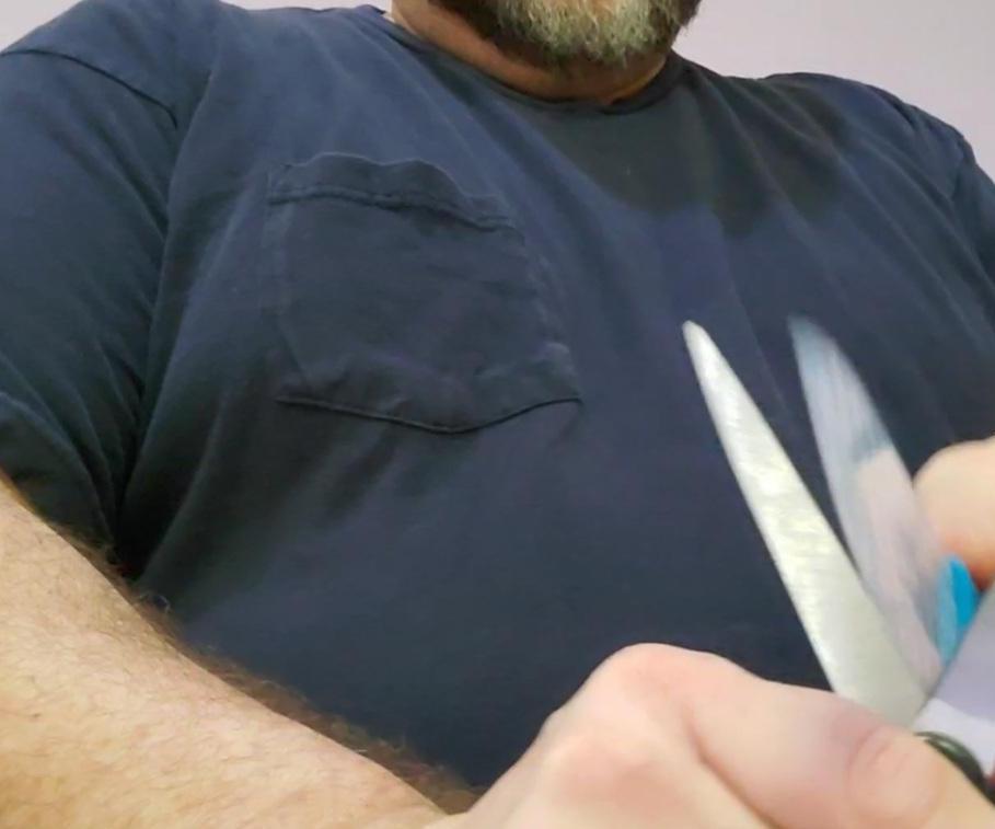 Easy Knife Sharpening With a Scissors