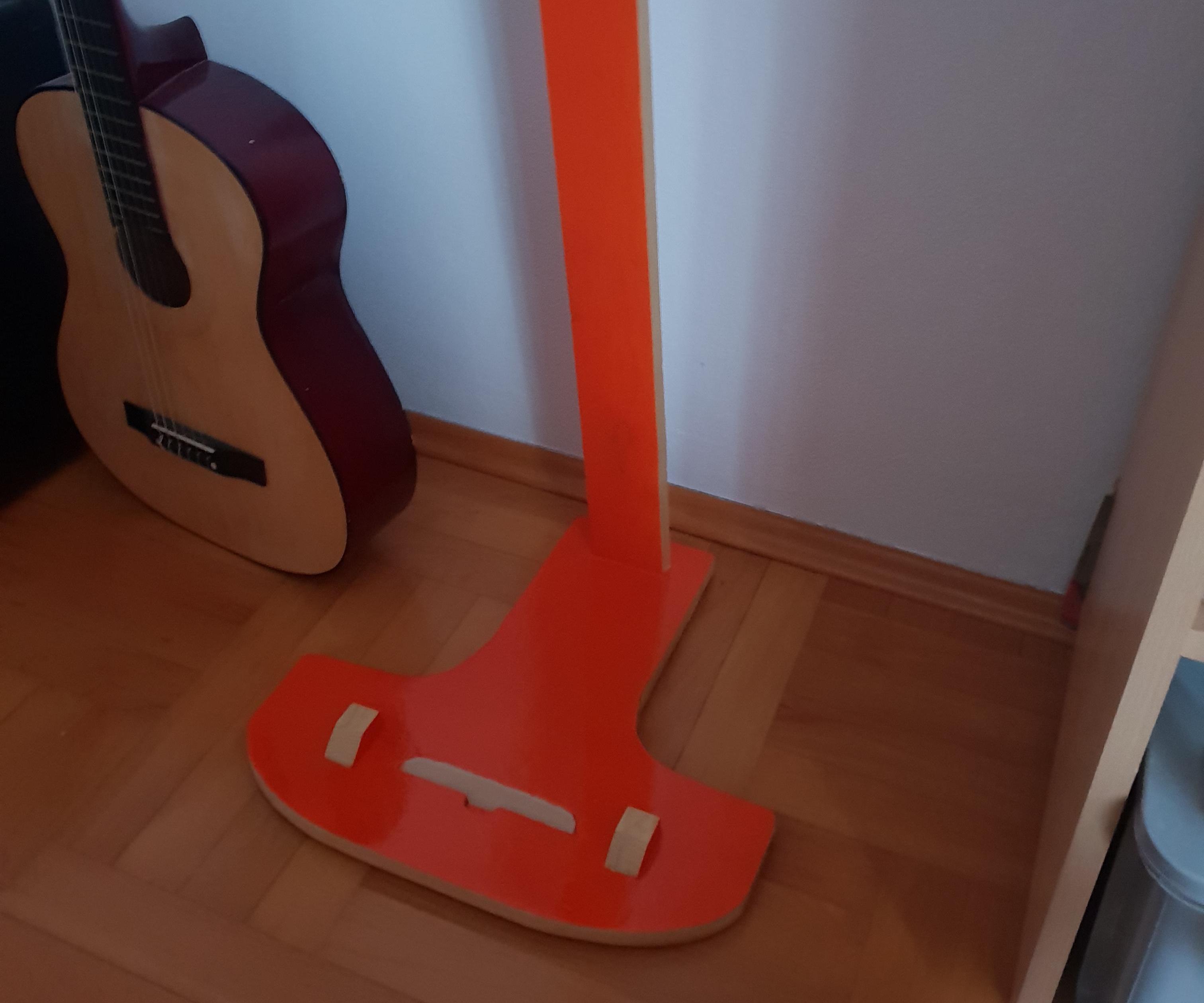 Guitar Stand From Junk Pallets