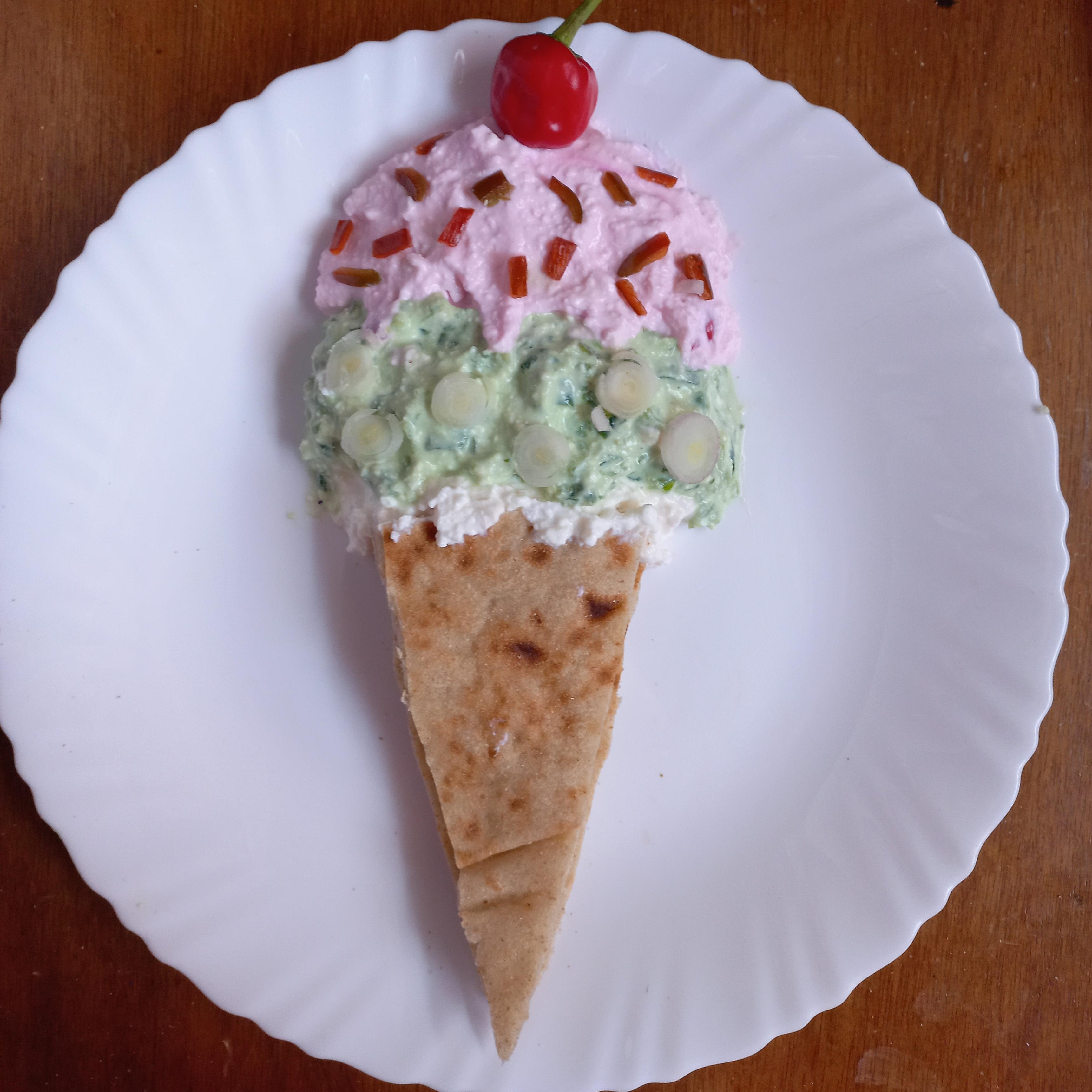 Egyptian Cottage Cheese With Green Pepper and Baladi Bread
