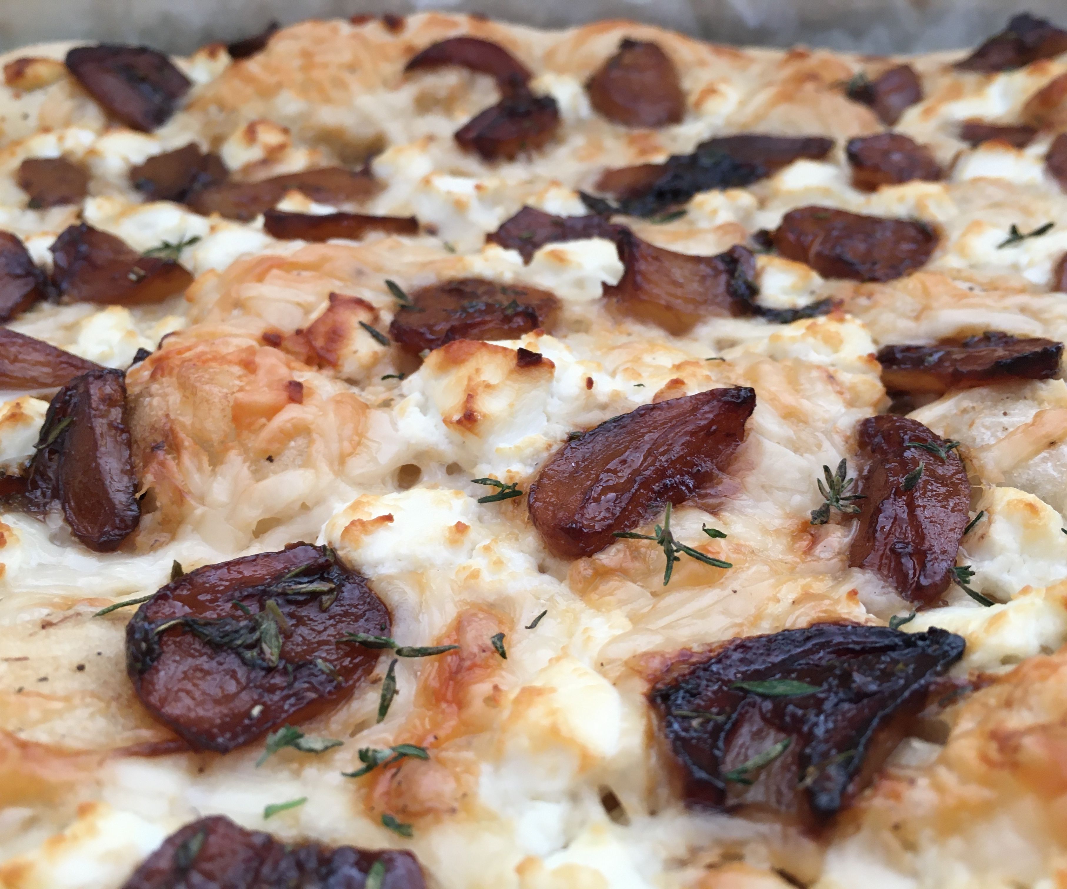 Balsamic Caramelized Garlic Pizza With Goat Cheese