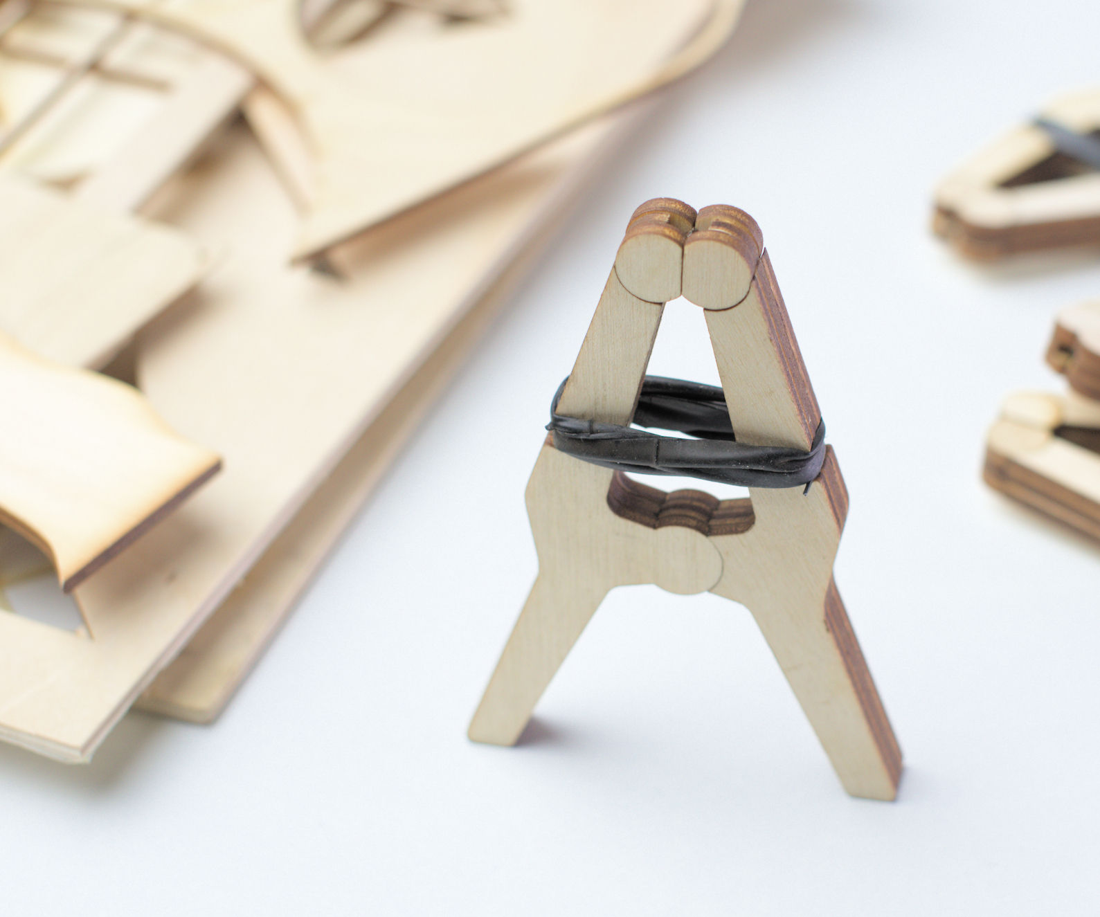 How to Make Wooden Clamps From Scraps