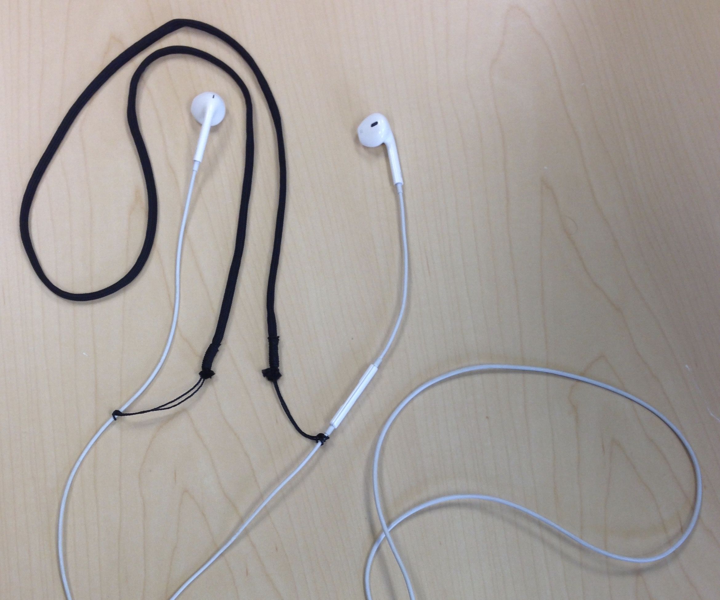 Headphones neck hanger