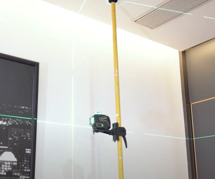 6 Steps to Learn How to Set Up a Tripod and Install the Level