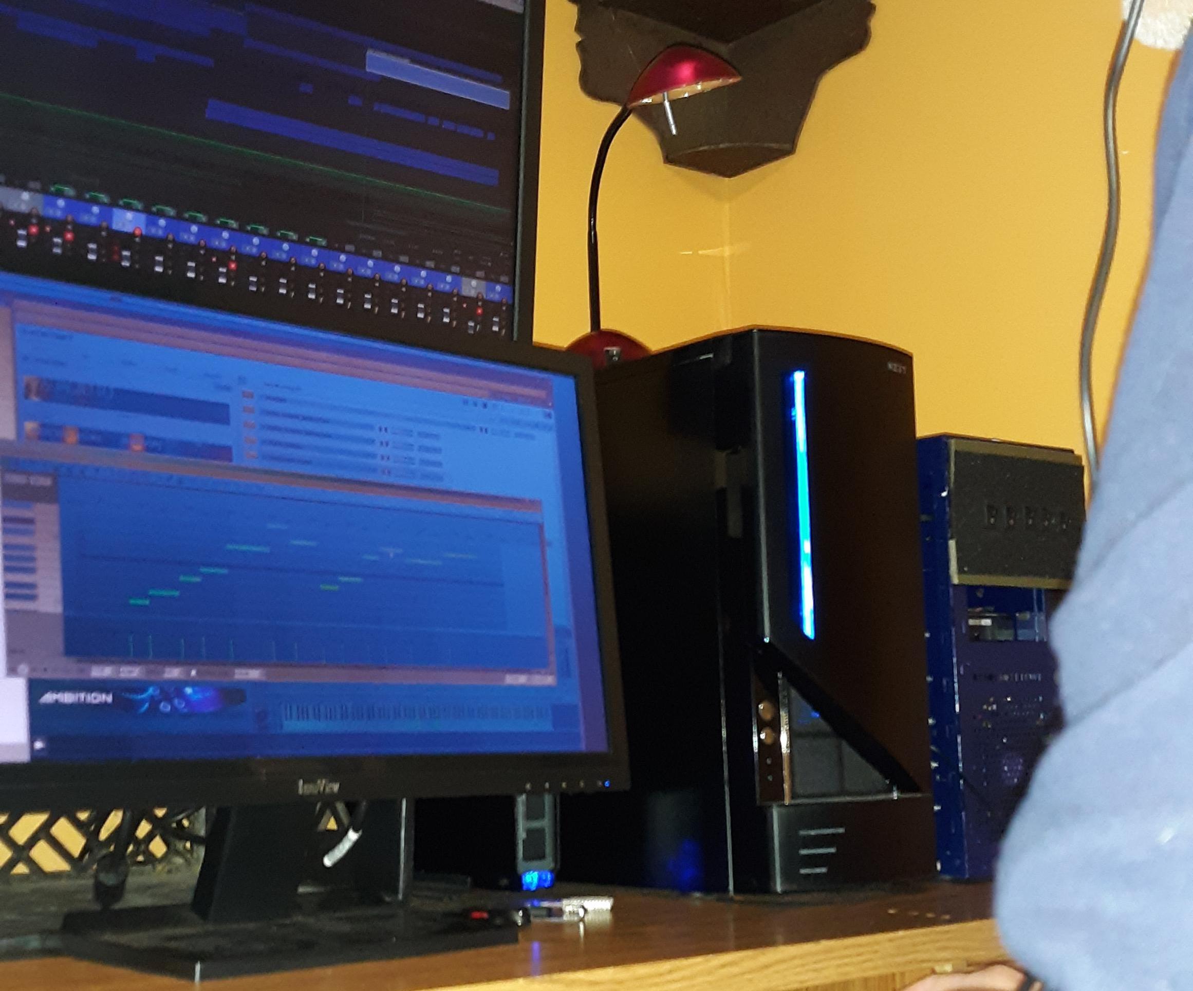 PC Tower (no Motherboard) 5 Switchable Hard Drives to Single USB