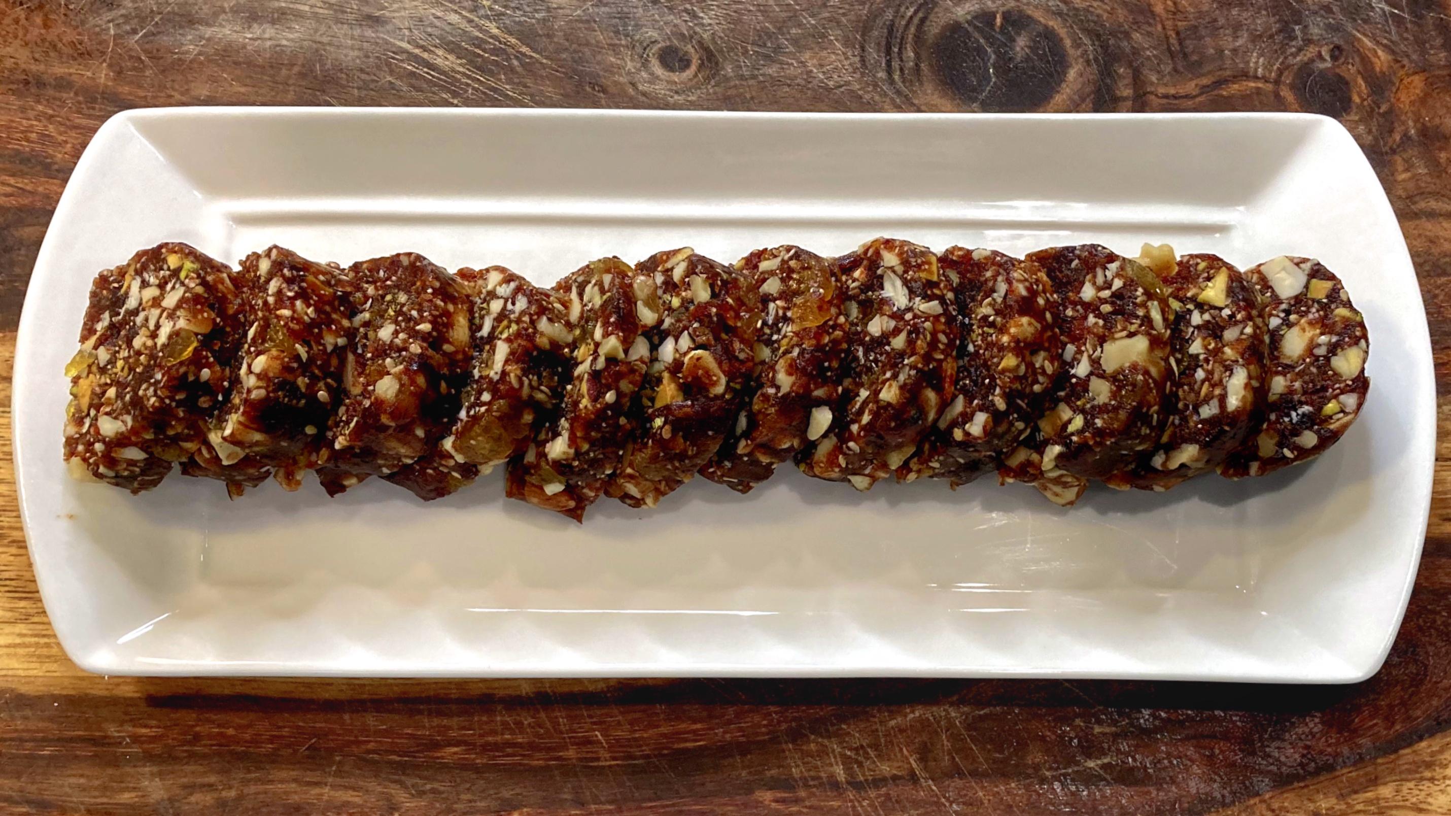 Dates and Dry Nuts Guilt-Free Energy Bar (100 Calories)