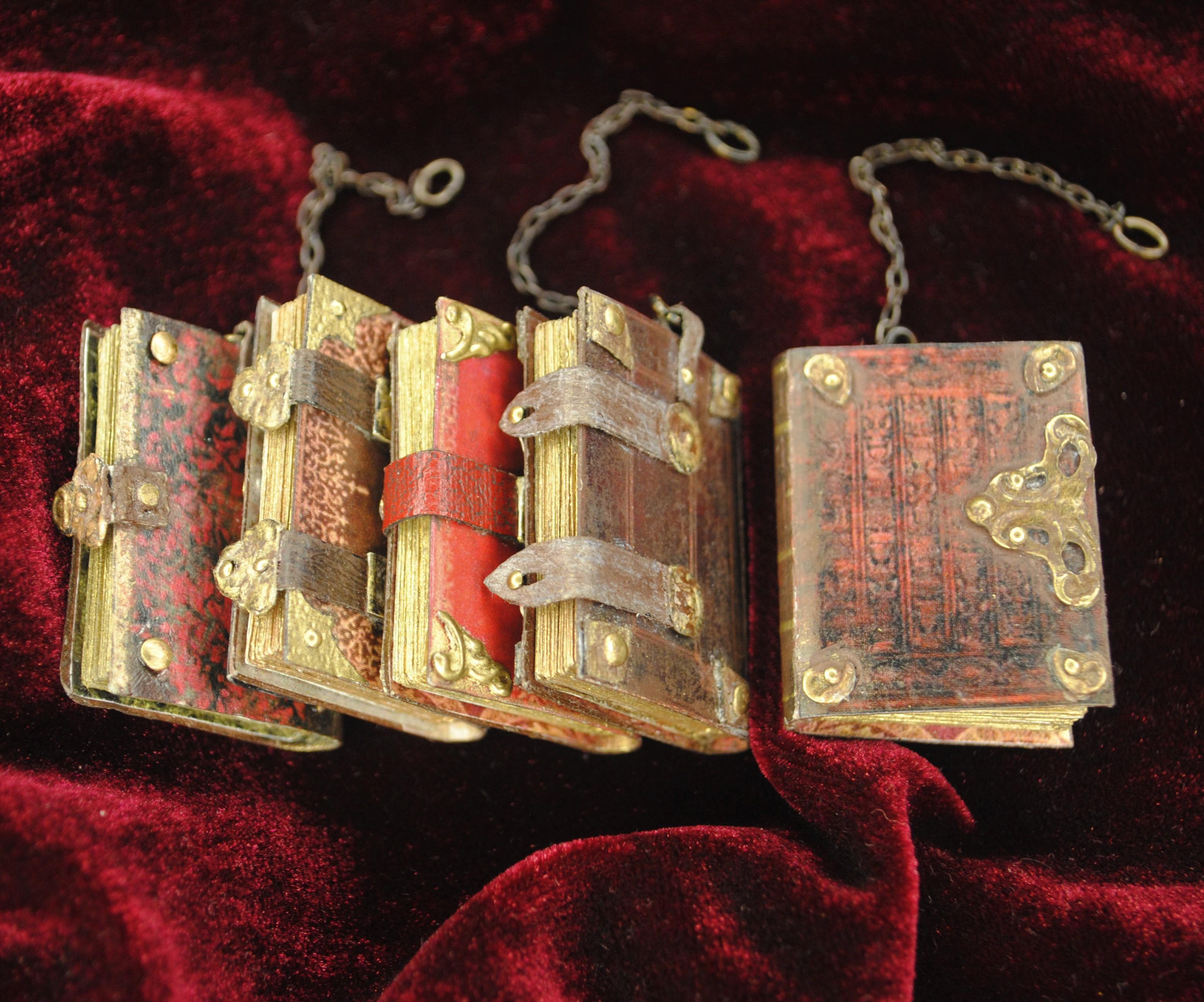 ✂️ How to Make Mini Books With Clasps & Chains - Video Tutorial & Free Printables