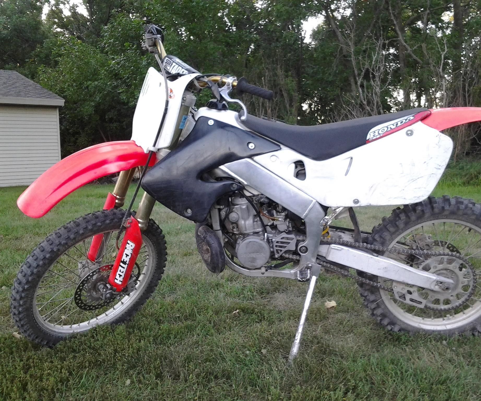 How to Start a Dirt Bike Using a Kick-starter