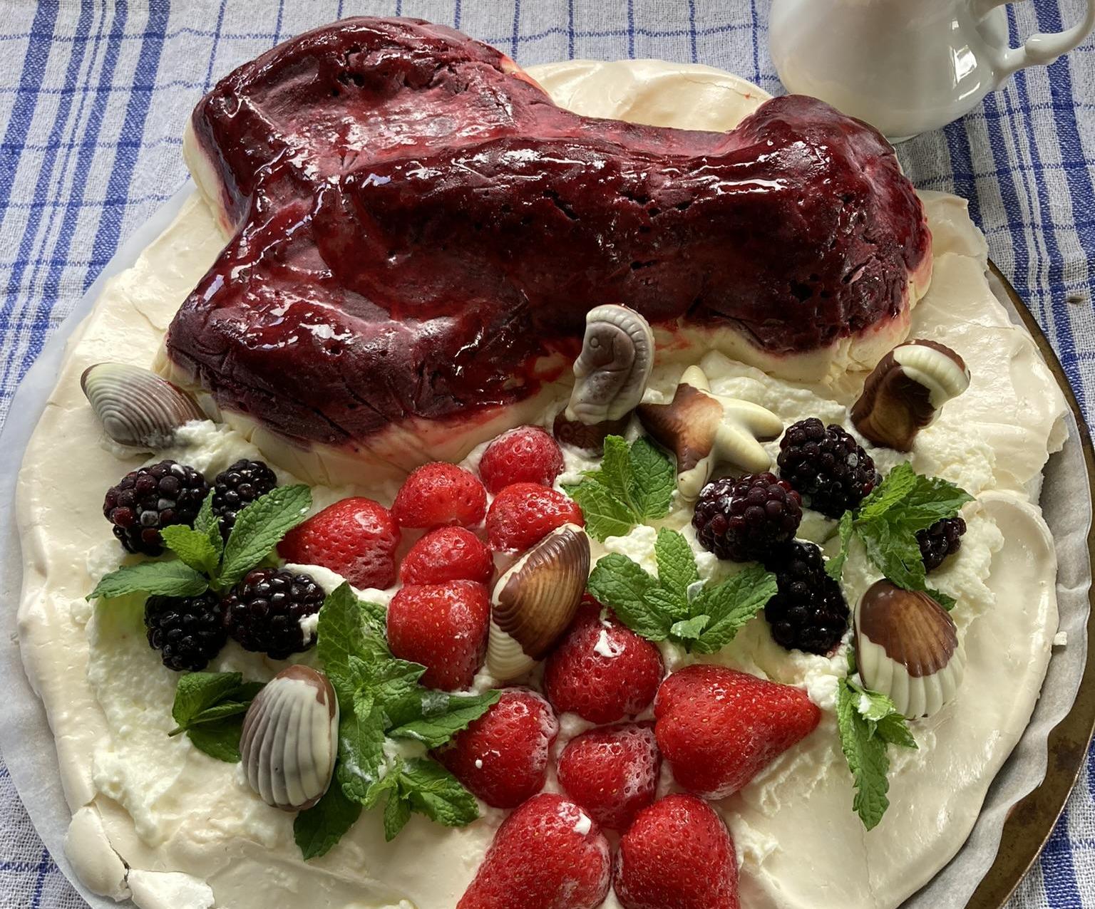 Ice Lobster on Pavlova (6 to 8 Persons)