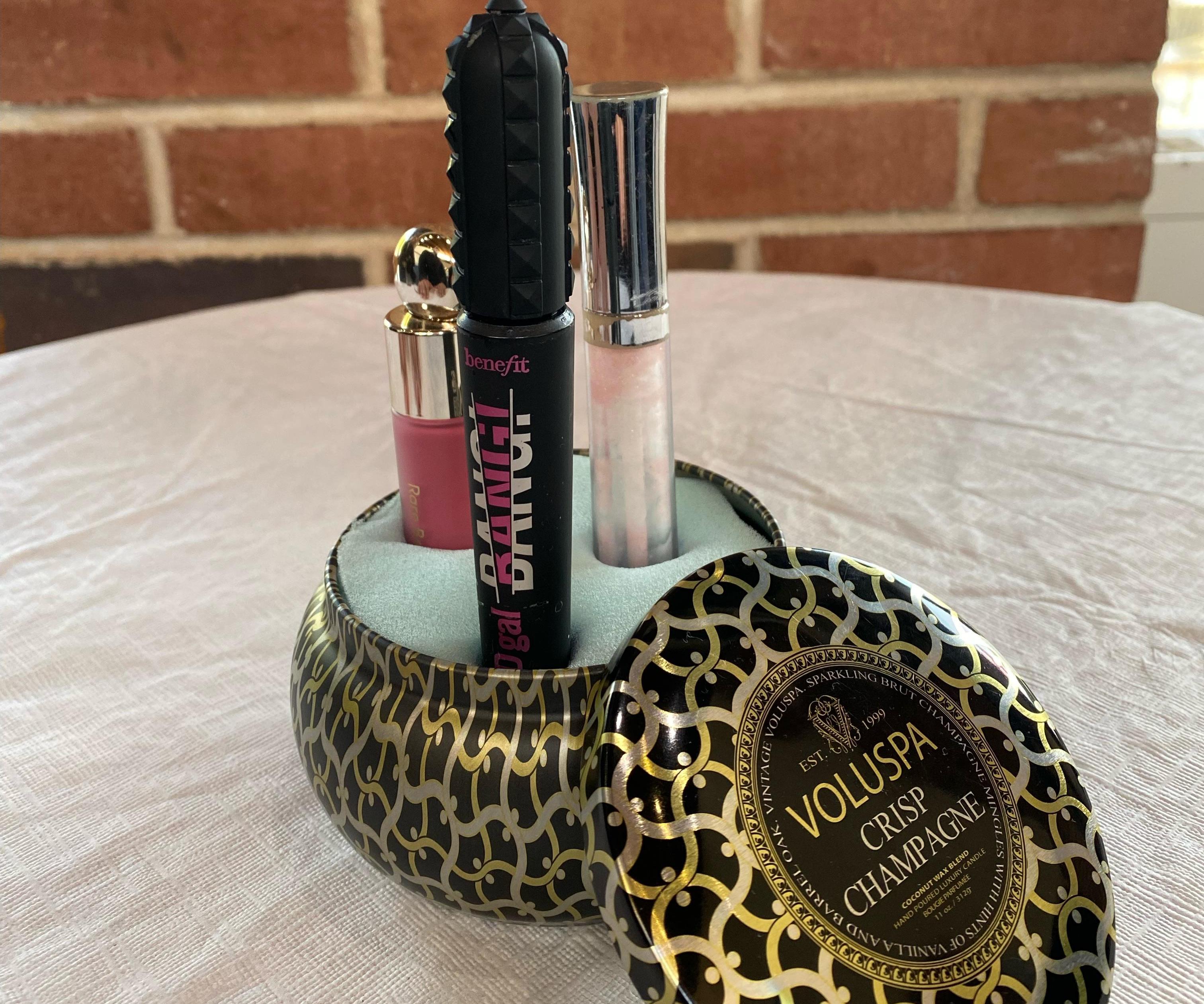 Unilateral Makeup Holder