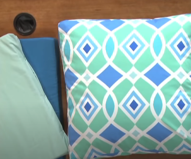 How to Close Pillow With Sewing Machine